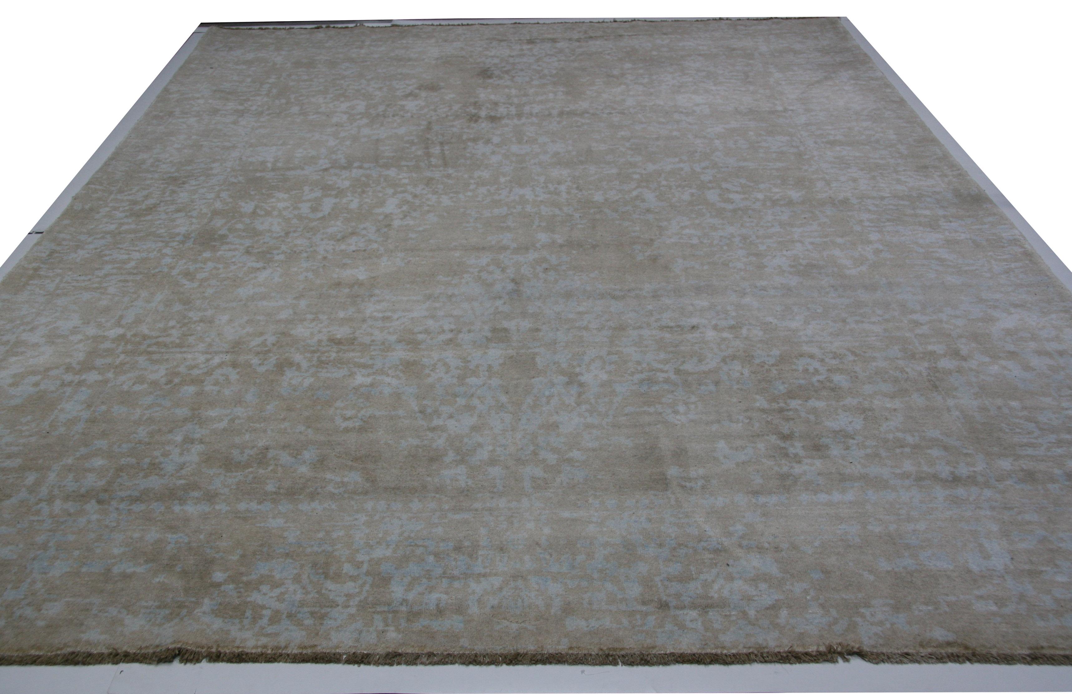 Contemporary Hi-Low Rug in Taupe and Teal In New Condition For Sale In West Hollywood, CA