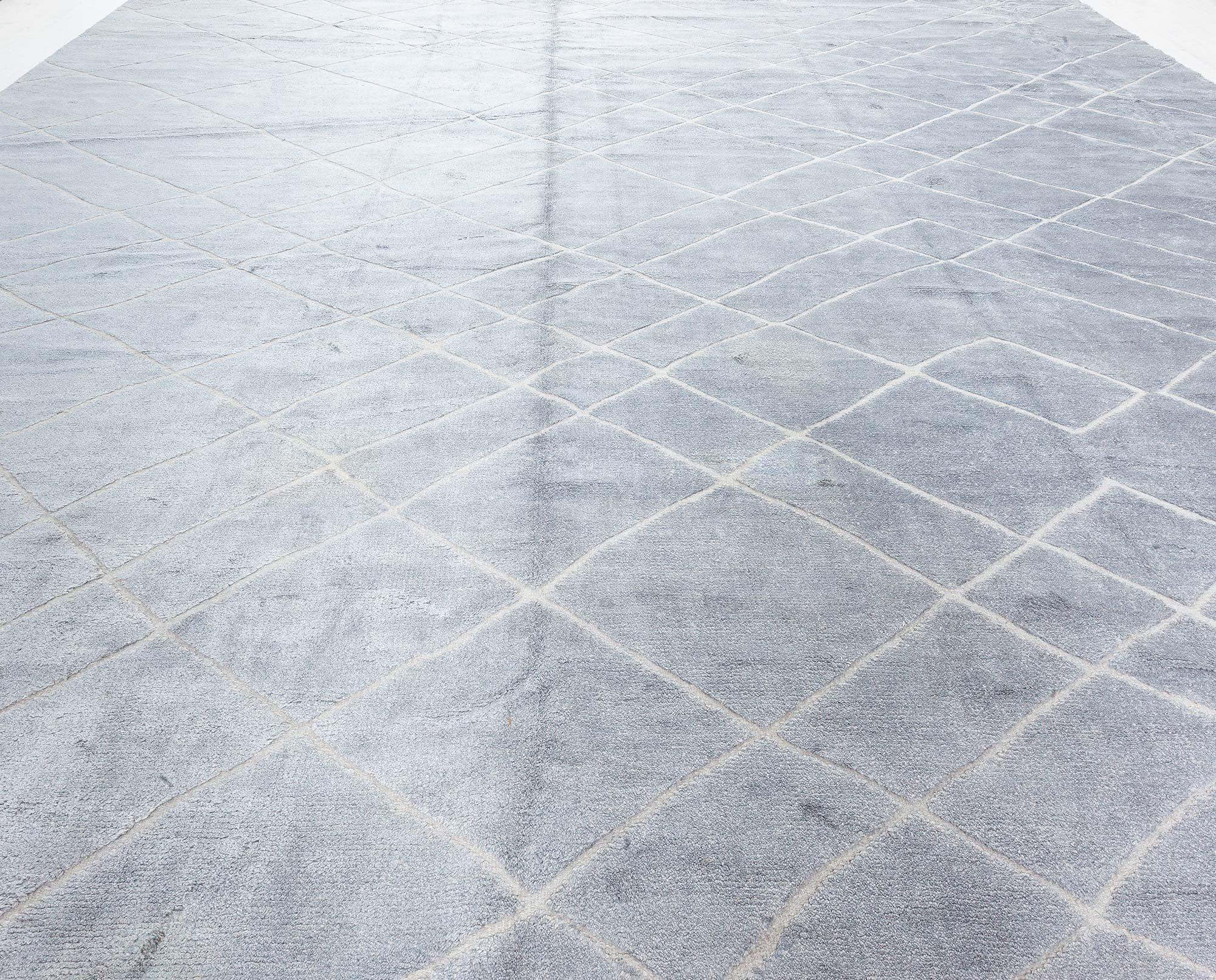 Alfombra Contemporánea Gris Alta y Baja
Tamaño: 167 × 205 cm (5'6