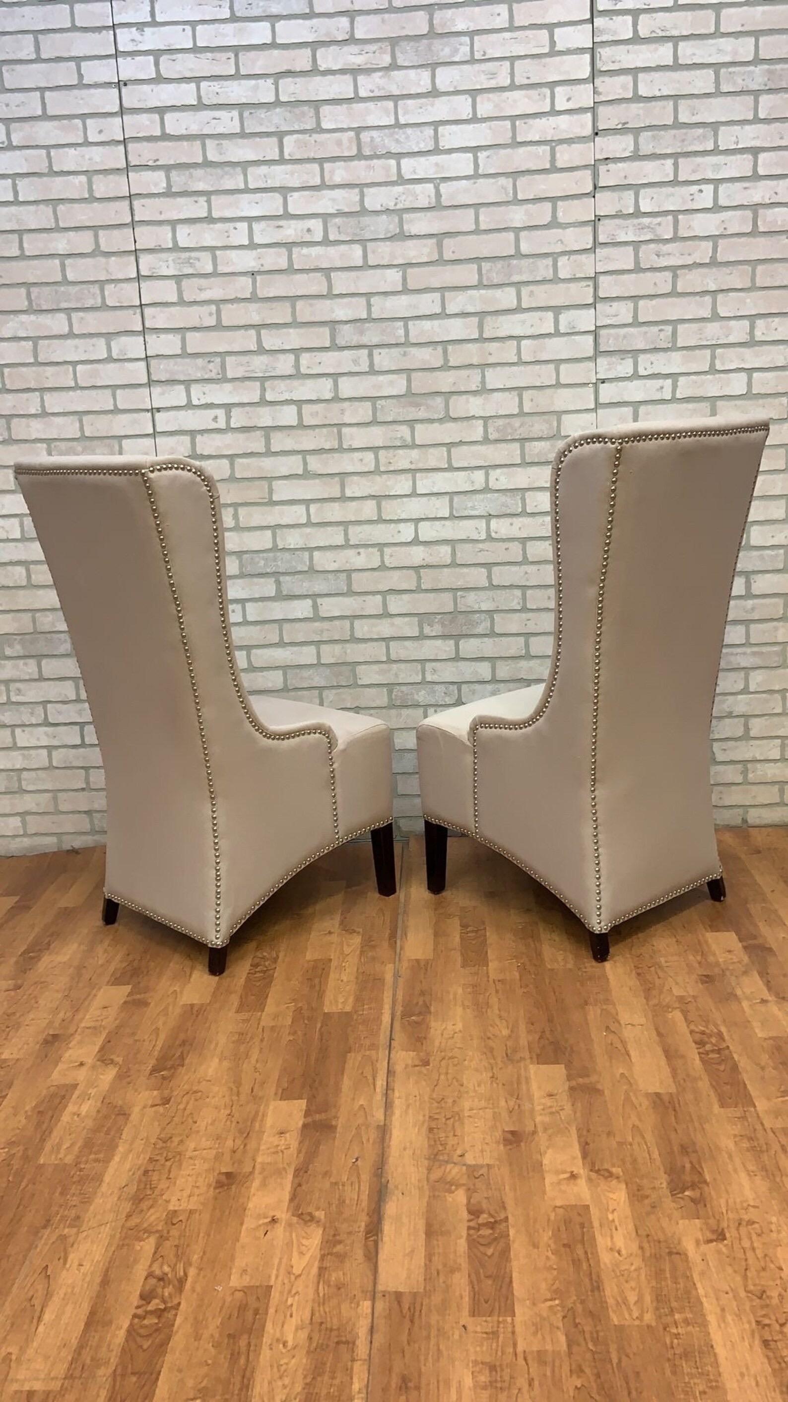 XXI secolo e contemporaneo Sedie da pranzo con schienale alto in stile contemporaneo - Coppia in vendita
