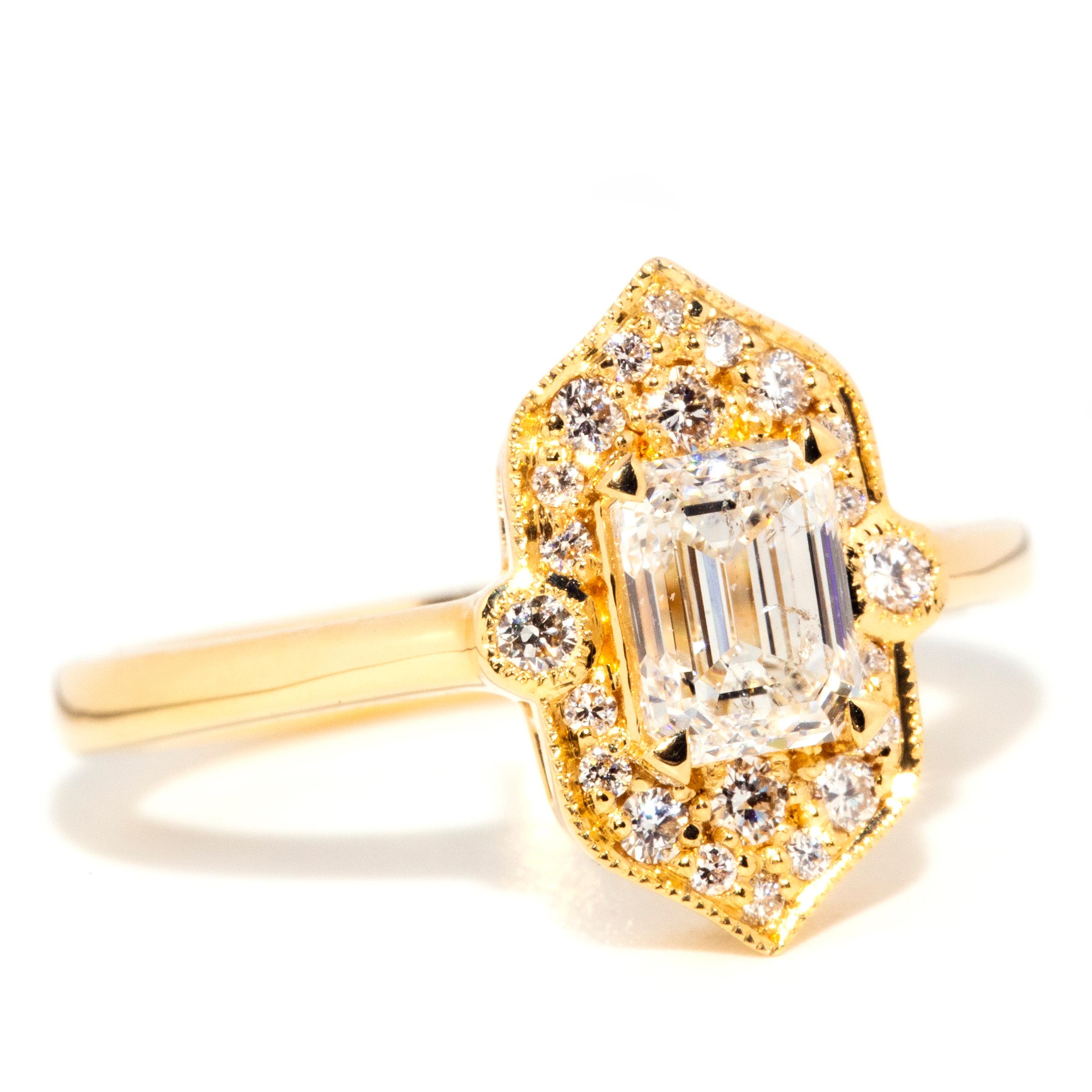Contemporary HRD Certified 18 Carat Yellow Gold Emerald Cut Diamond Cluster Ring In New Condition In Hamilton, AU