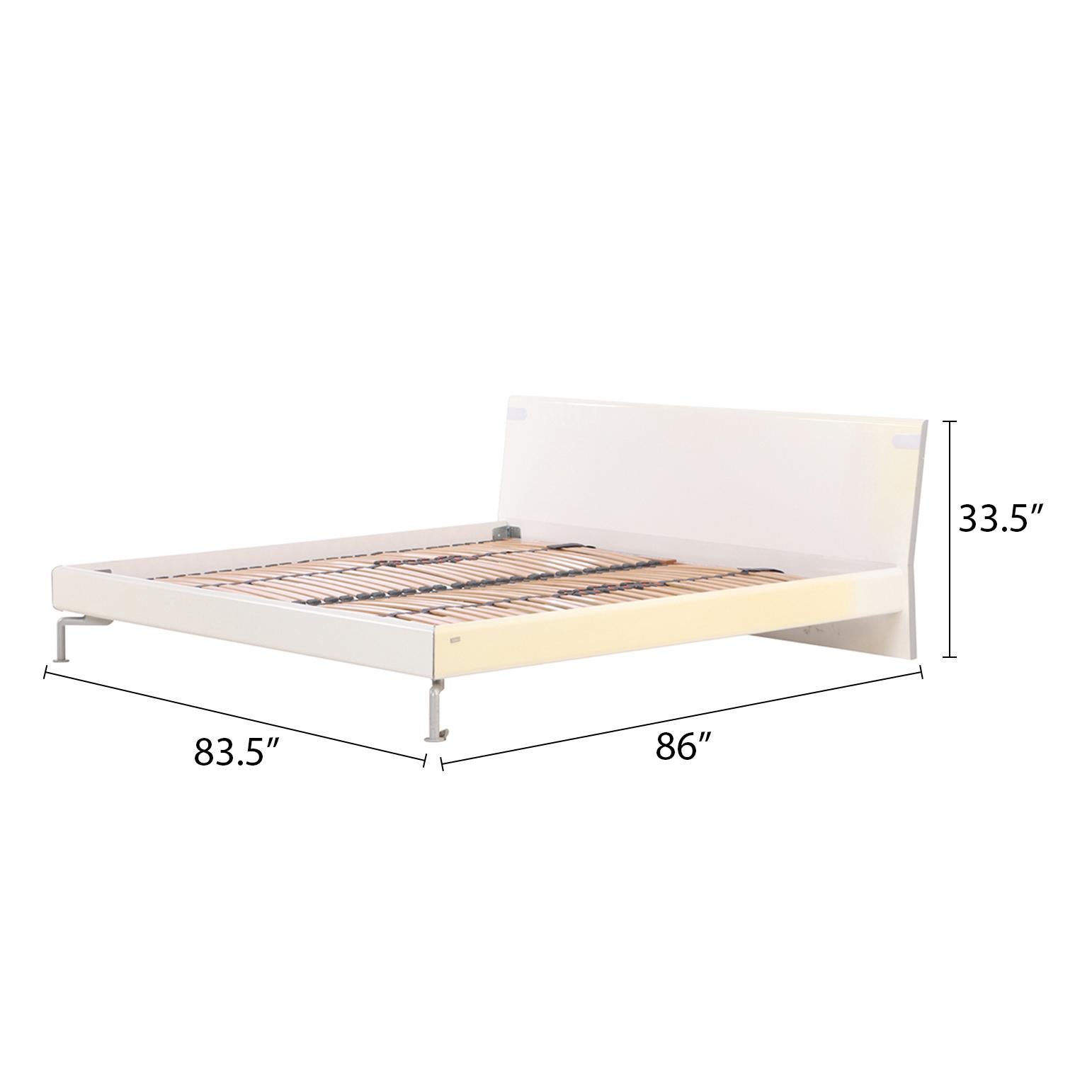 XXIe siècle et contemporain Cadre de lit King contemporain en laque blanche Hülsta. en vente