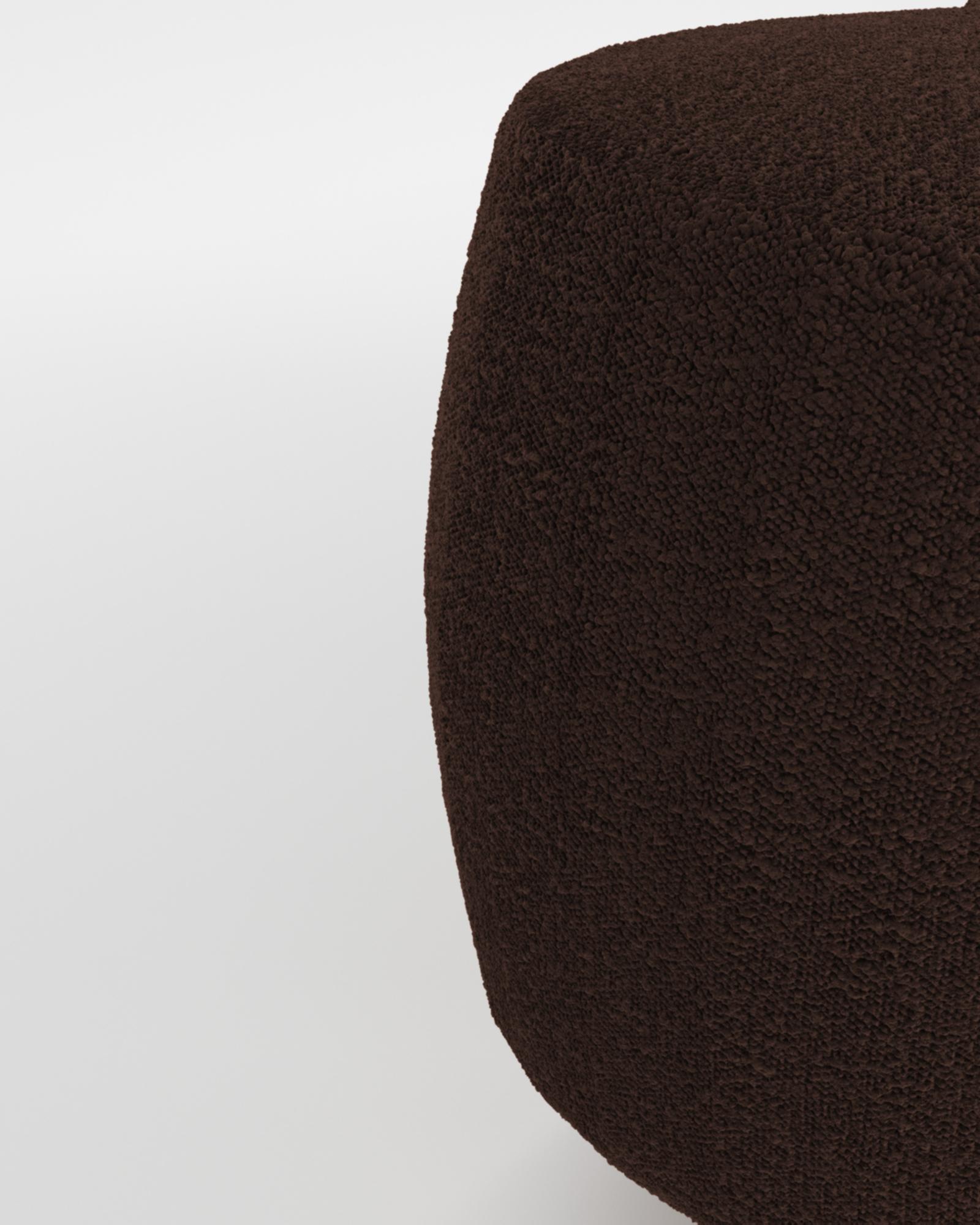 Portoghese Panca contemporanea Hygge Cloud in Boucle Marrone Scuro di Saccal Design House in vendita