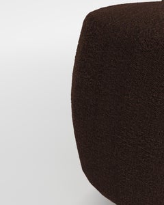 Panca Hygge Cloud contemporanea in Bouclé marrone scuro di Saccal Design House