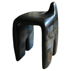 Tabouret contemporain espagnol en bois de noyer ibérique bleu indigo par Jordi Sarrate