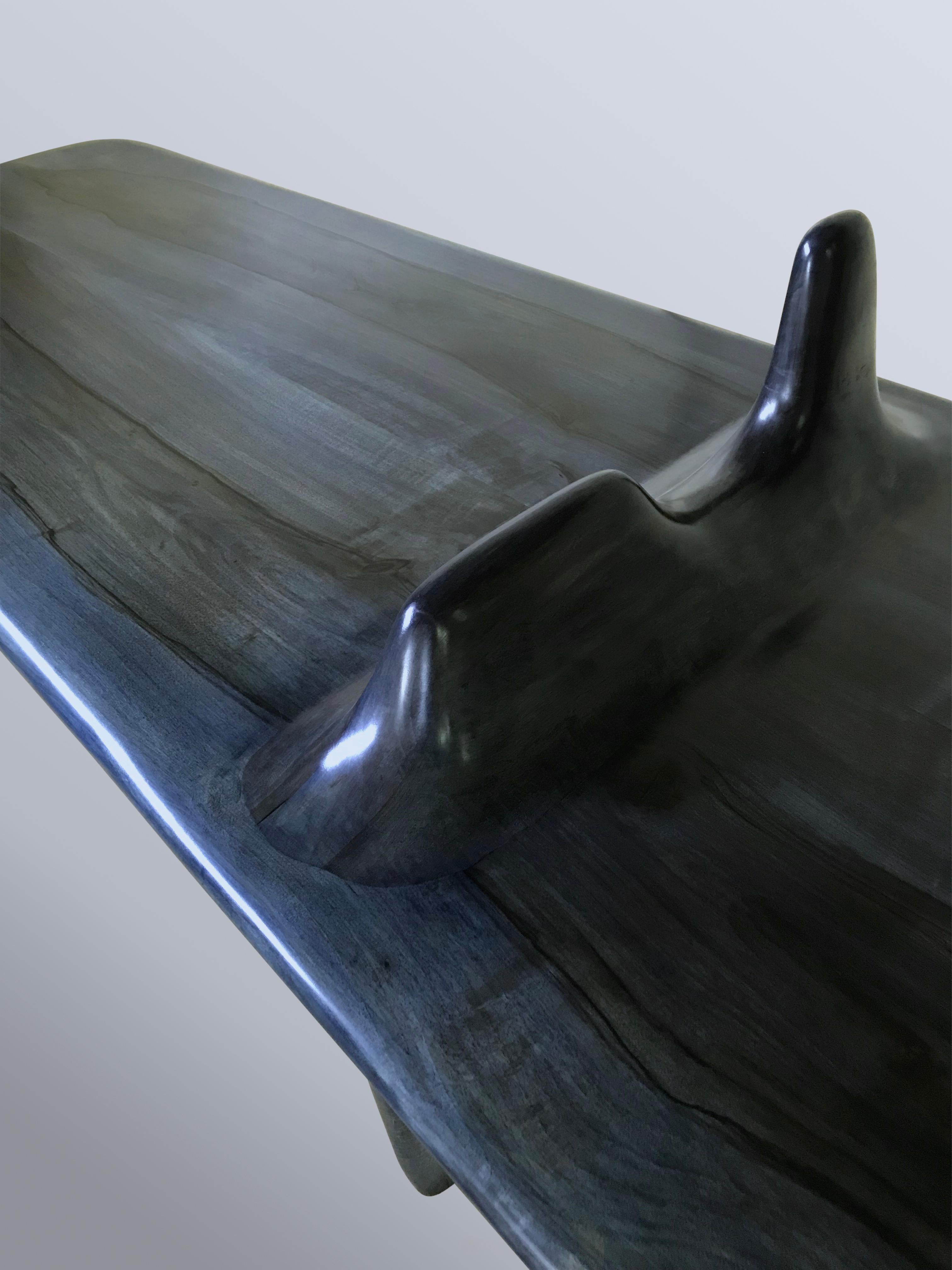 Travail du bois Table espagnole contemporaine en bois de noyer ibérique bleu indigo par Jordi Sarrate en vente