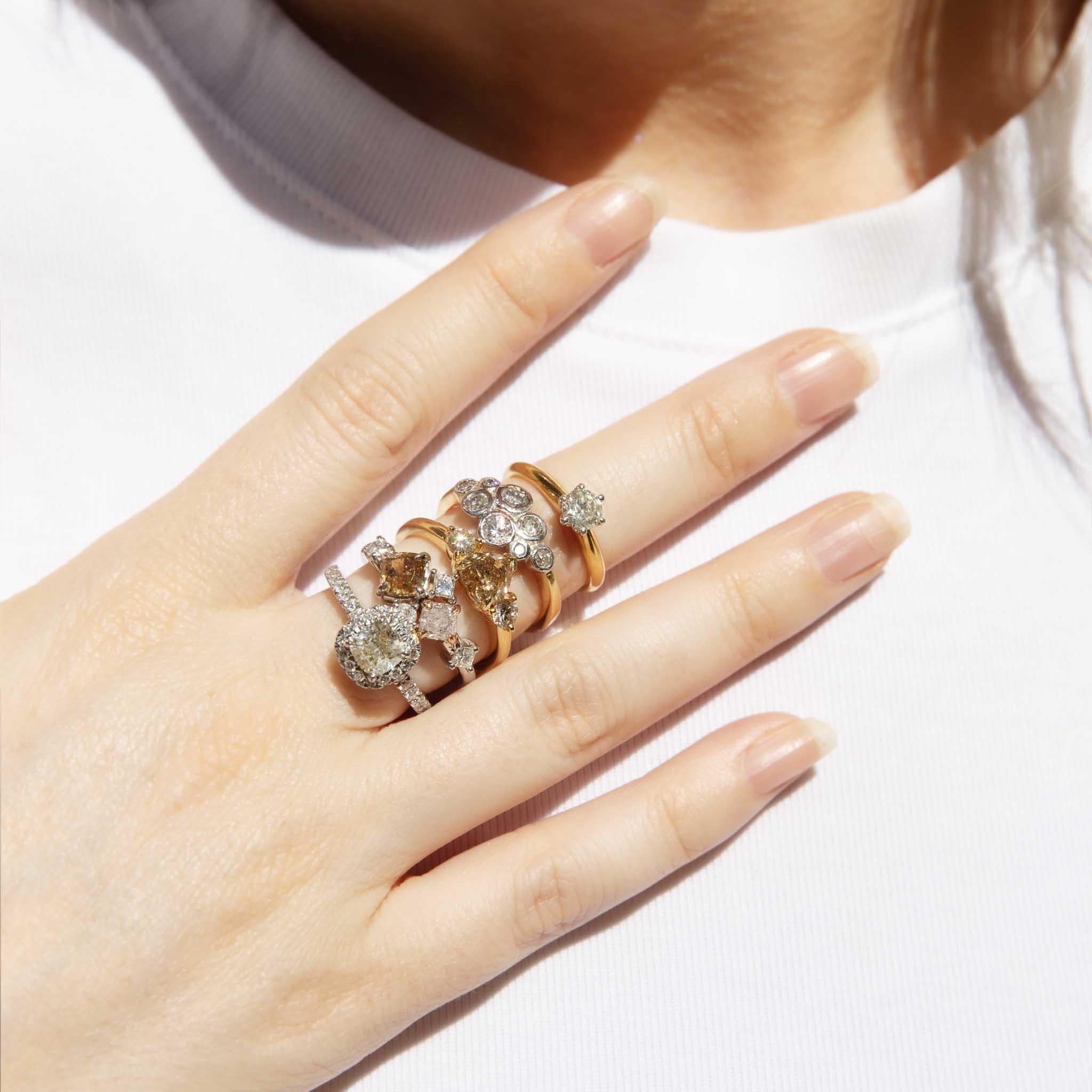 Anello aureolato con diamanti taglio cuscino da 1,60 carati, certificato IGI, in platino in vendita 6