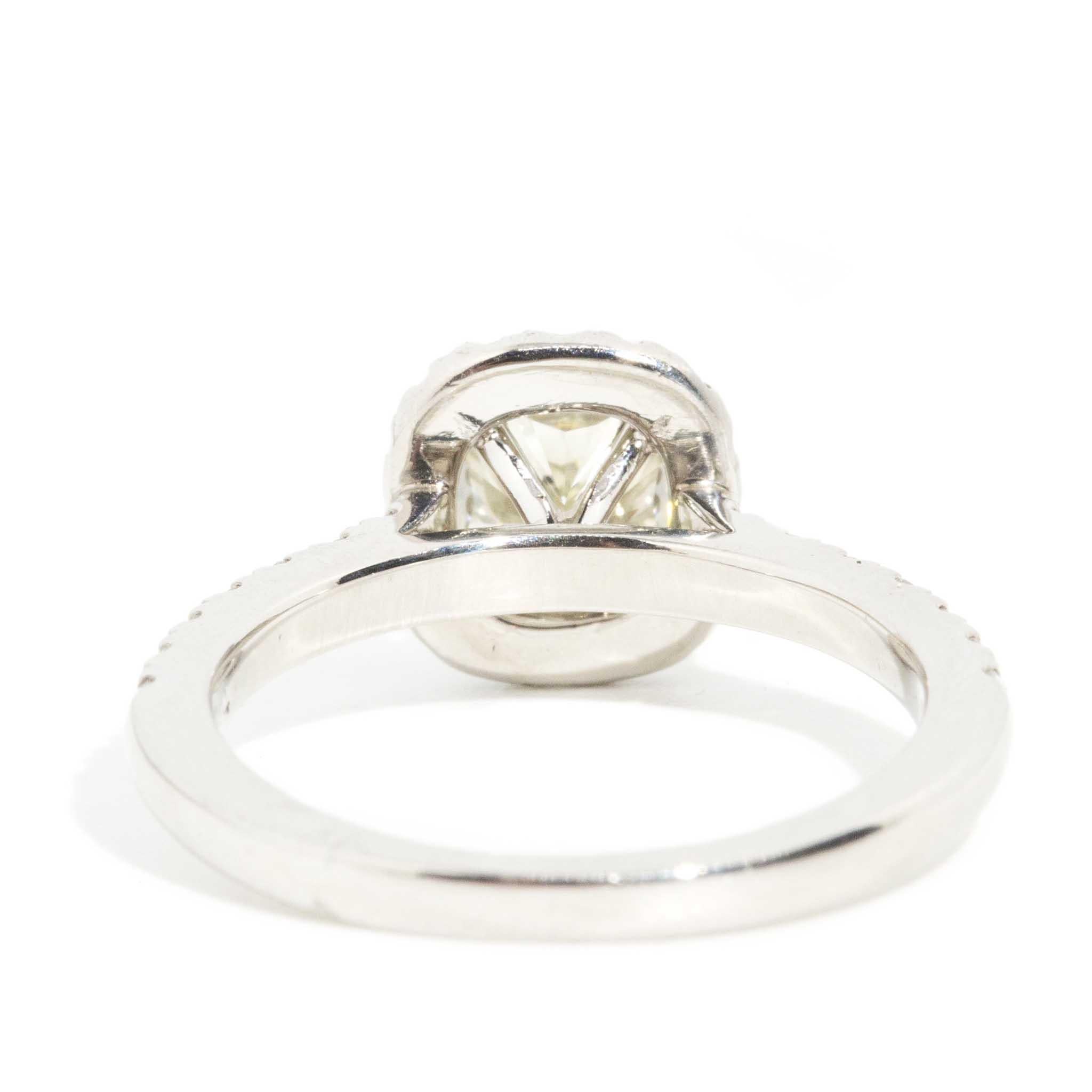 Contemporary IGI zertifiziert 1,60 Karat Cushion Cut Diamant Halo Ring Platin im Angebot 3