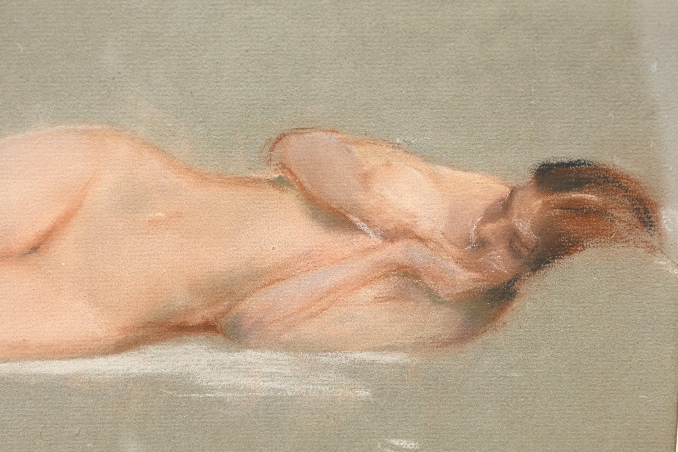 Nu féminin couché impressionniste contemporain Dessin au pastel sur papier signé en vente 2