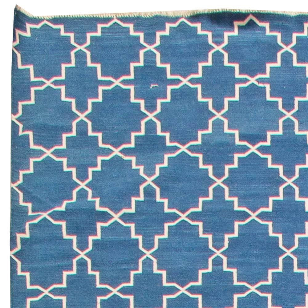 Contemporary Indian Dhurrie Blue and White Handmade Rug by Doris Leslie Blau In New Condition For Sale In New York, NY