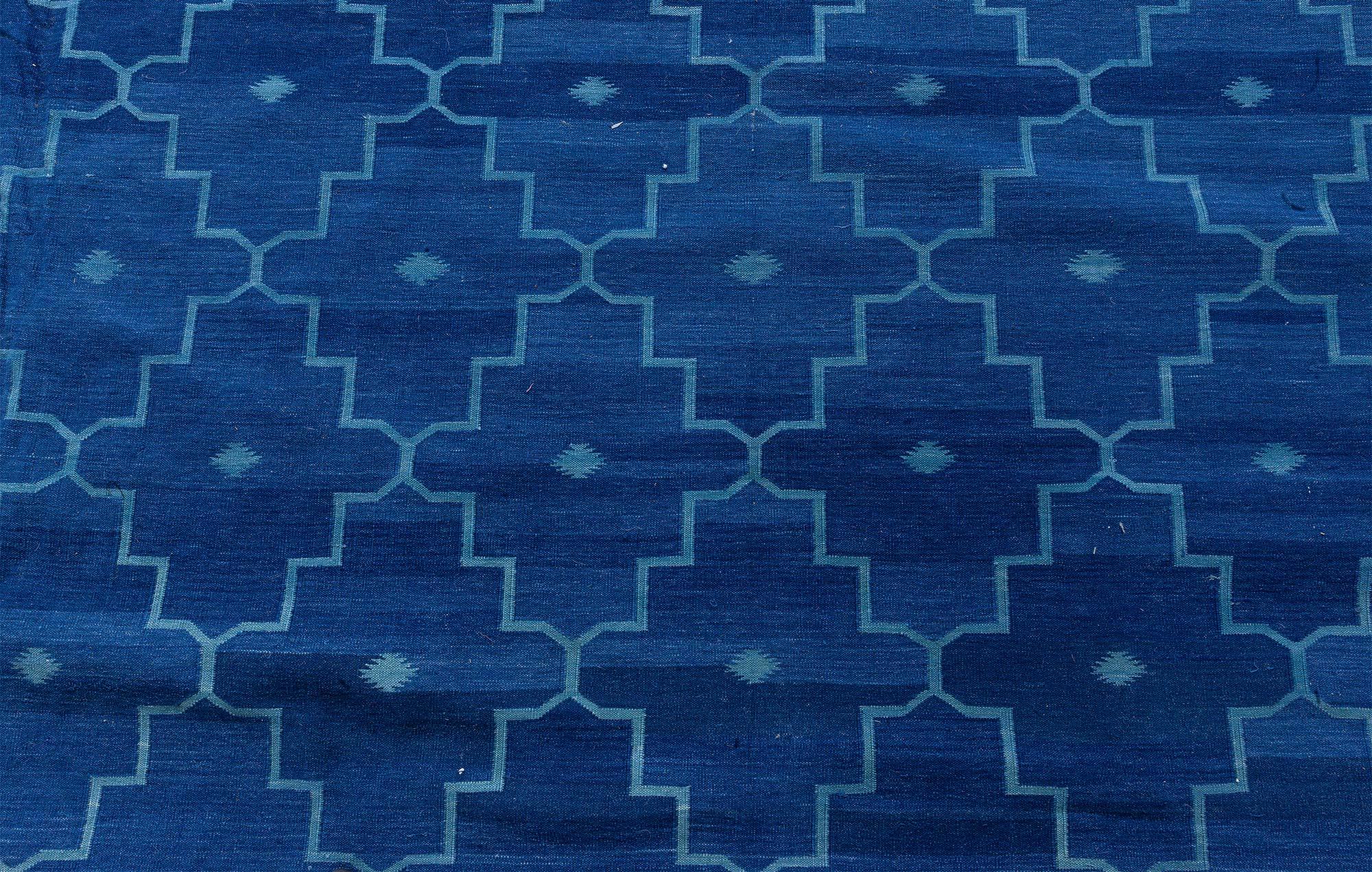 Zeitgenössischer indischer Dhurrie-Blauer Flachgewebe-Teppich von Doris Leslie Blau im Zustand „Neu“ im Angebot in New York, NY