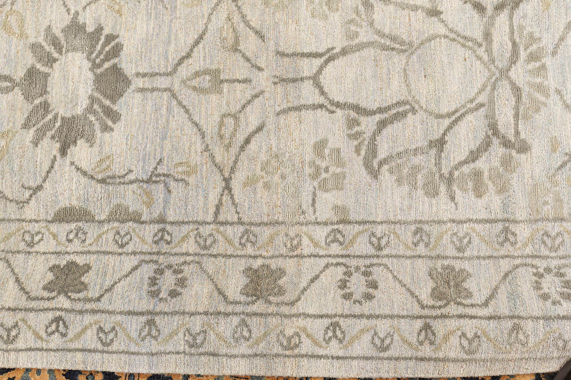 Zeitgenössischer, indisch inspirierter botanischer handgefertigter Teppich von Doris Leslie Blau (Moderne) im Angebot