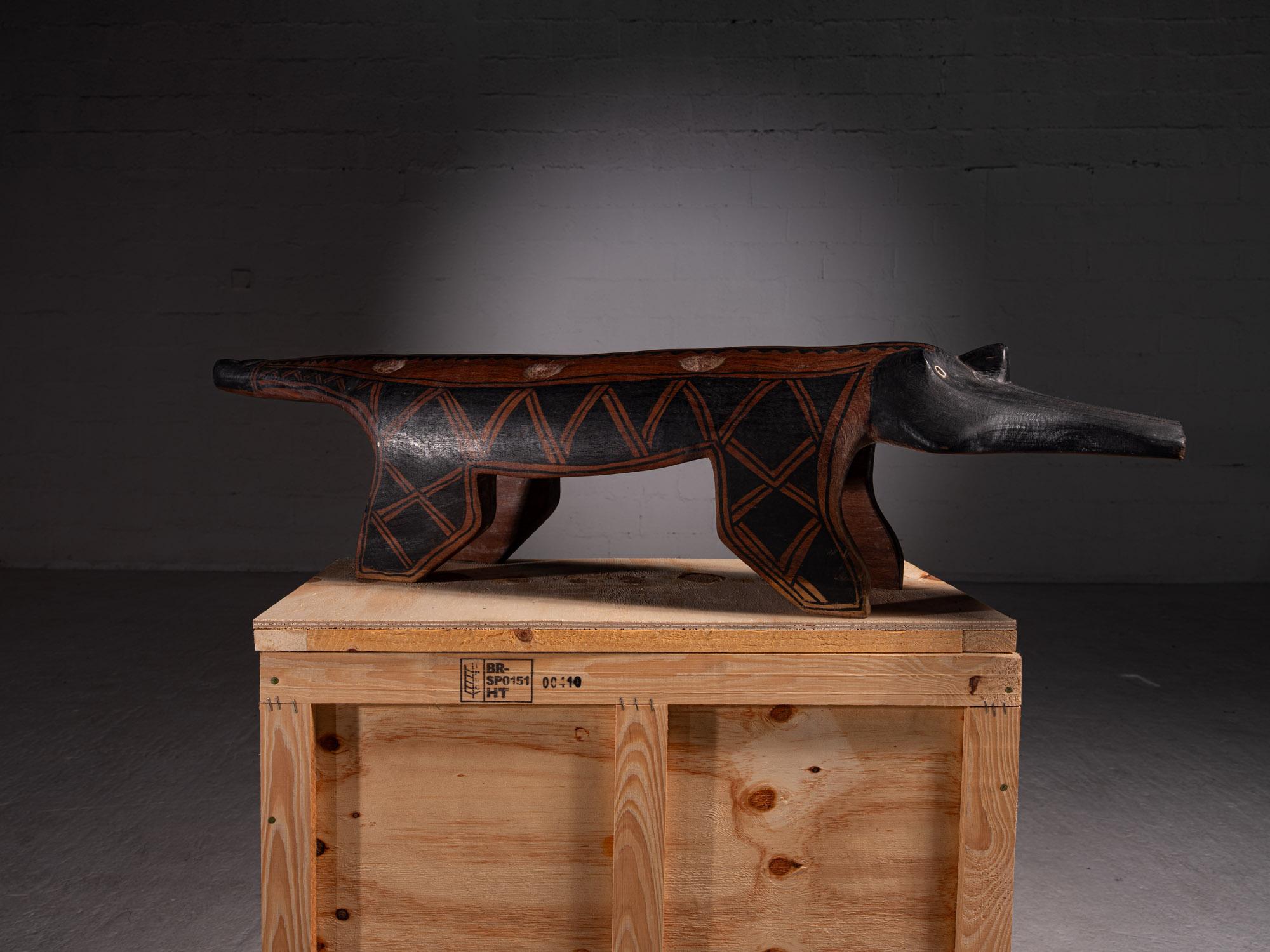 XXIe siècle et contemporain Art indigène contemporain. Turuza Wauja. Banc sculptural Kamalu Hai, 2021 en vente