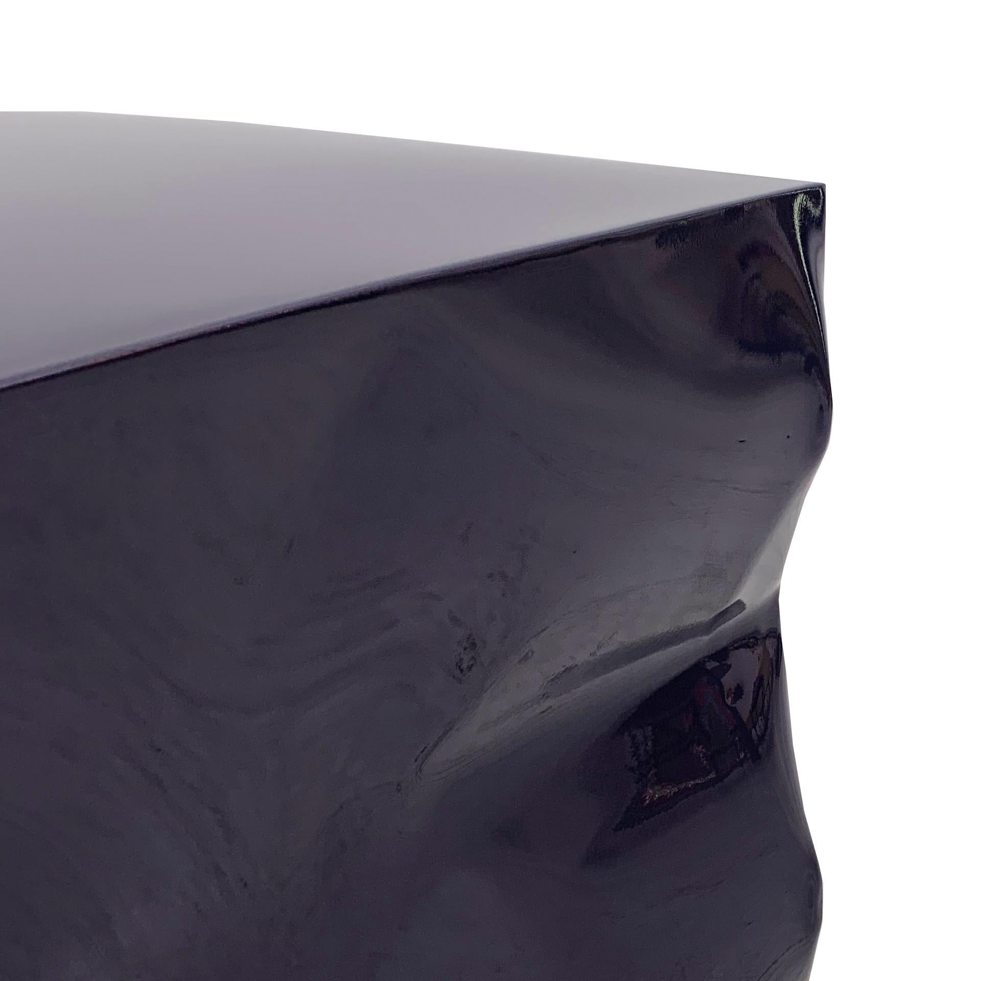 Mesa auxiliar contemporánea de metal lacado azul índigo Siglo XXI y contemporáneo en venta