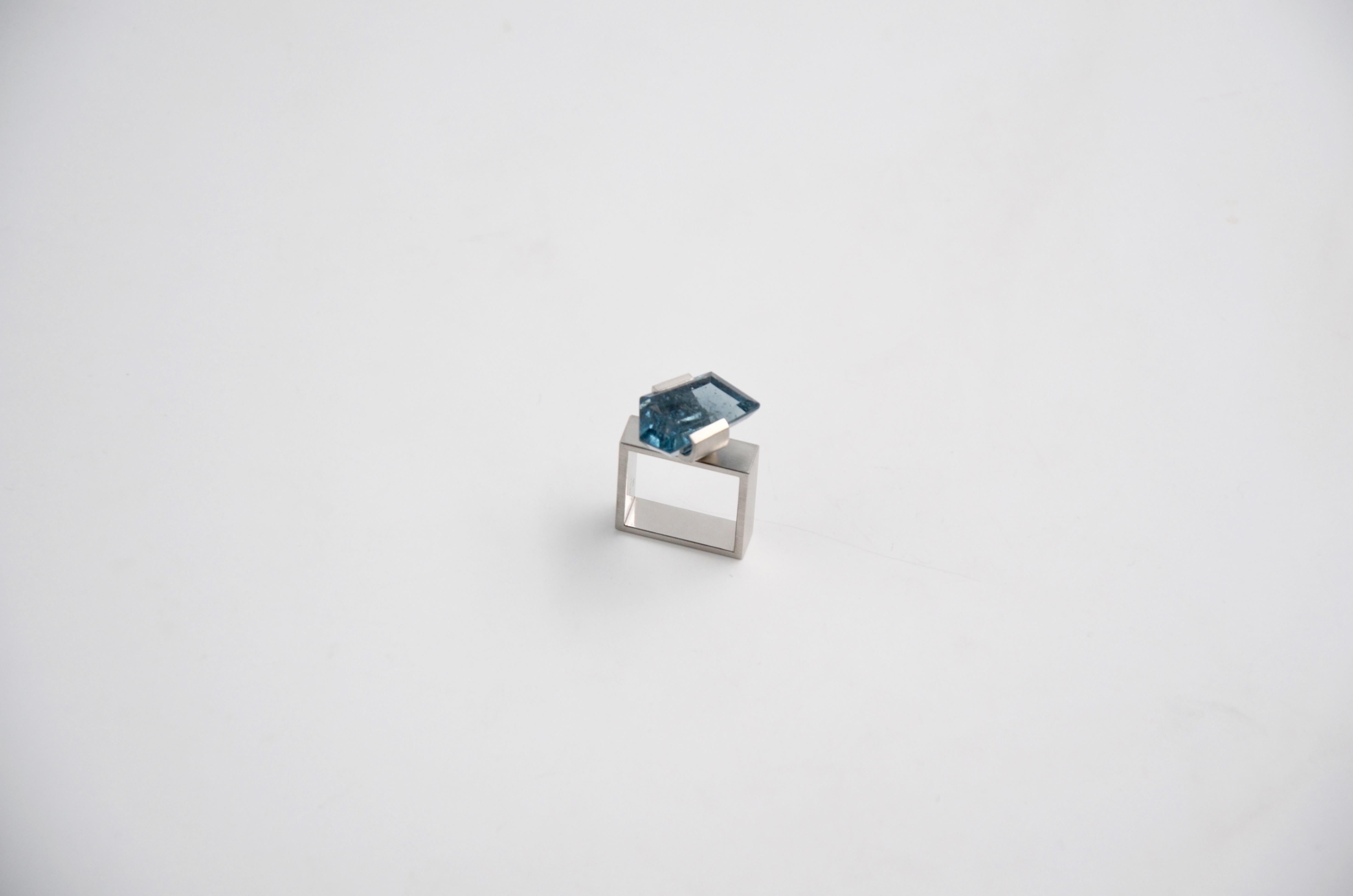 Women's or Men's Contemporary Indigolithe Tourmaline Platinum Cocktail Ring For Sale