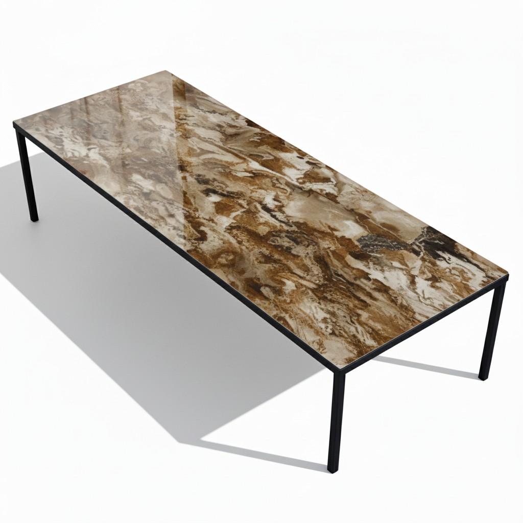 Zeitgenössischer Esstisch für drinnen und draußen mit schlankem Metallgestell und Kunstgranit (Portugiesisch) im Angebot