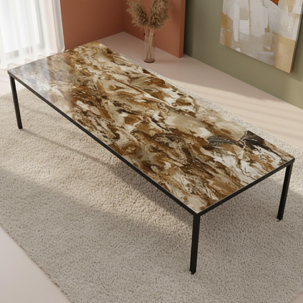 Zeitgenössischer Esstisch für drinnen und draußen mit schlankem Metallgestell und Kunstgranit (21. Jahrhundert und zeitgenössisch) im Angebot