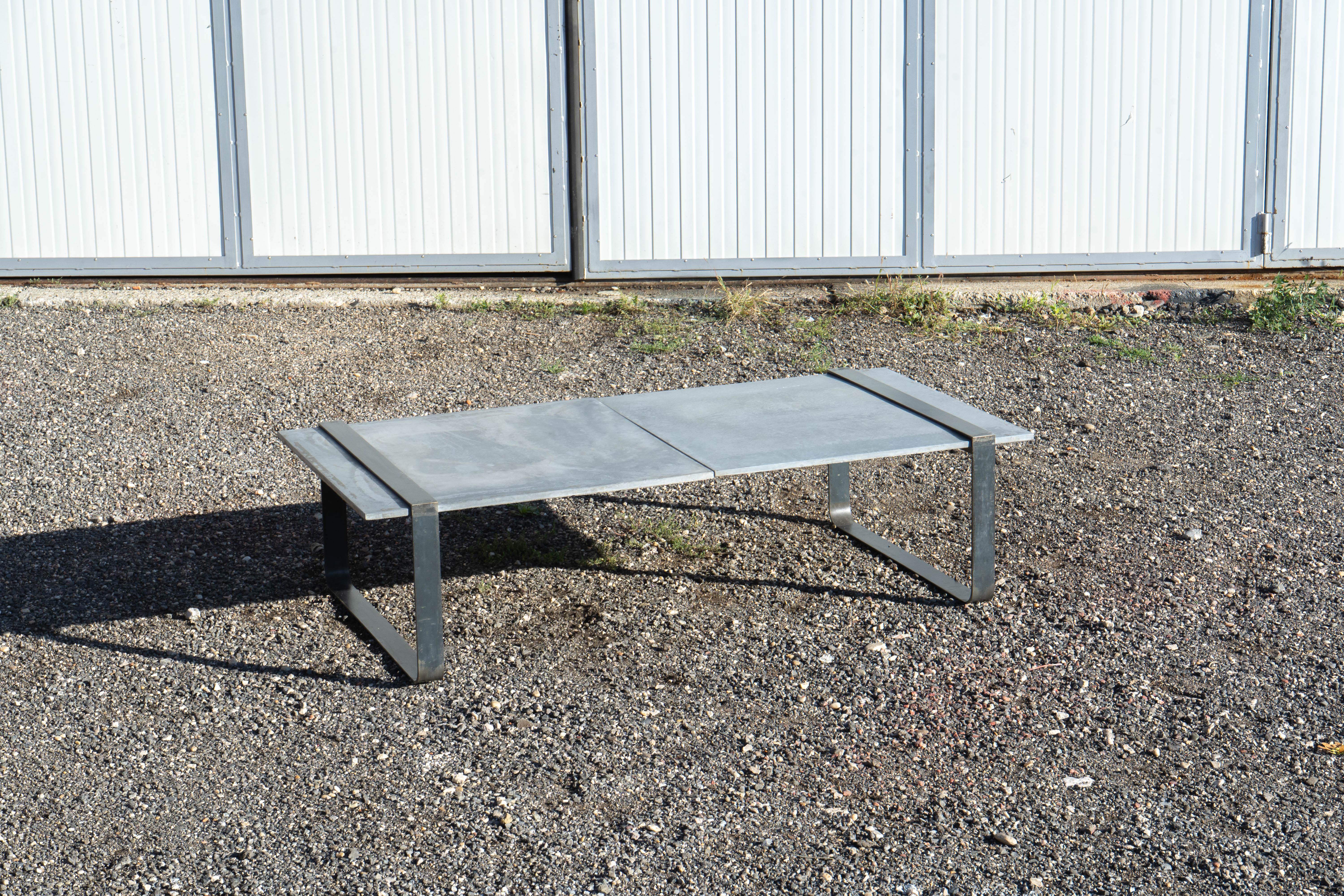 Contemporary Industrial Concrete And Metal Coffee Table In Good Condition For Sale In Budapest, HU