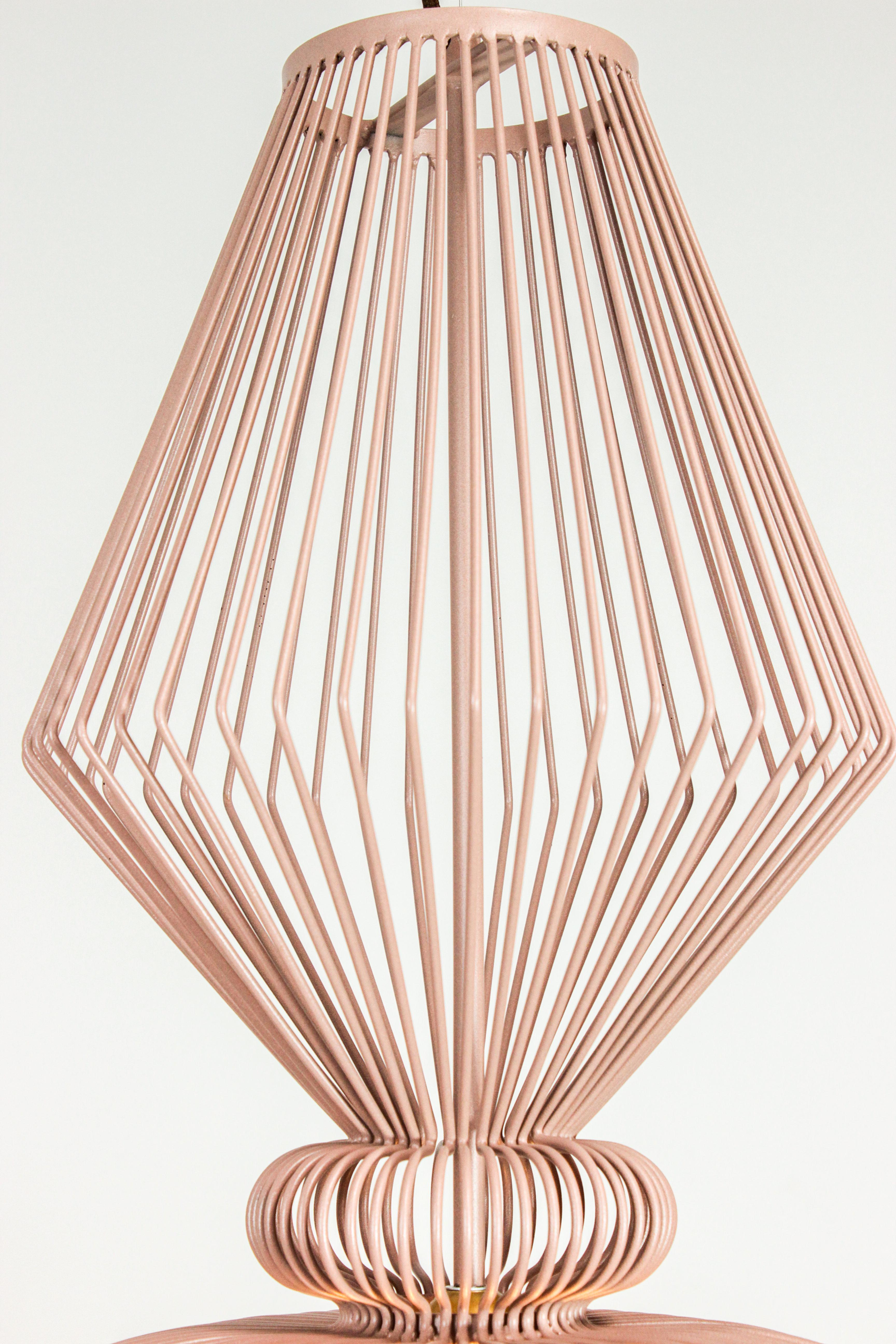 Portoghese Lampada a sospensione lilla in espansione di ispirazione industriale contemporanea in vendita