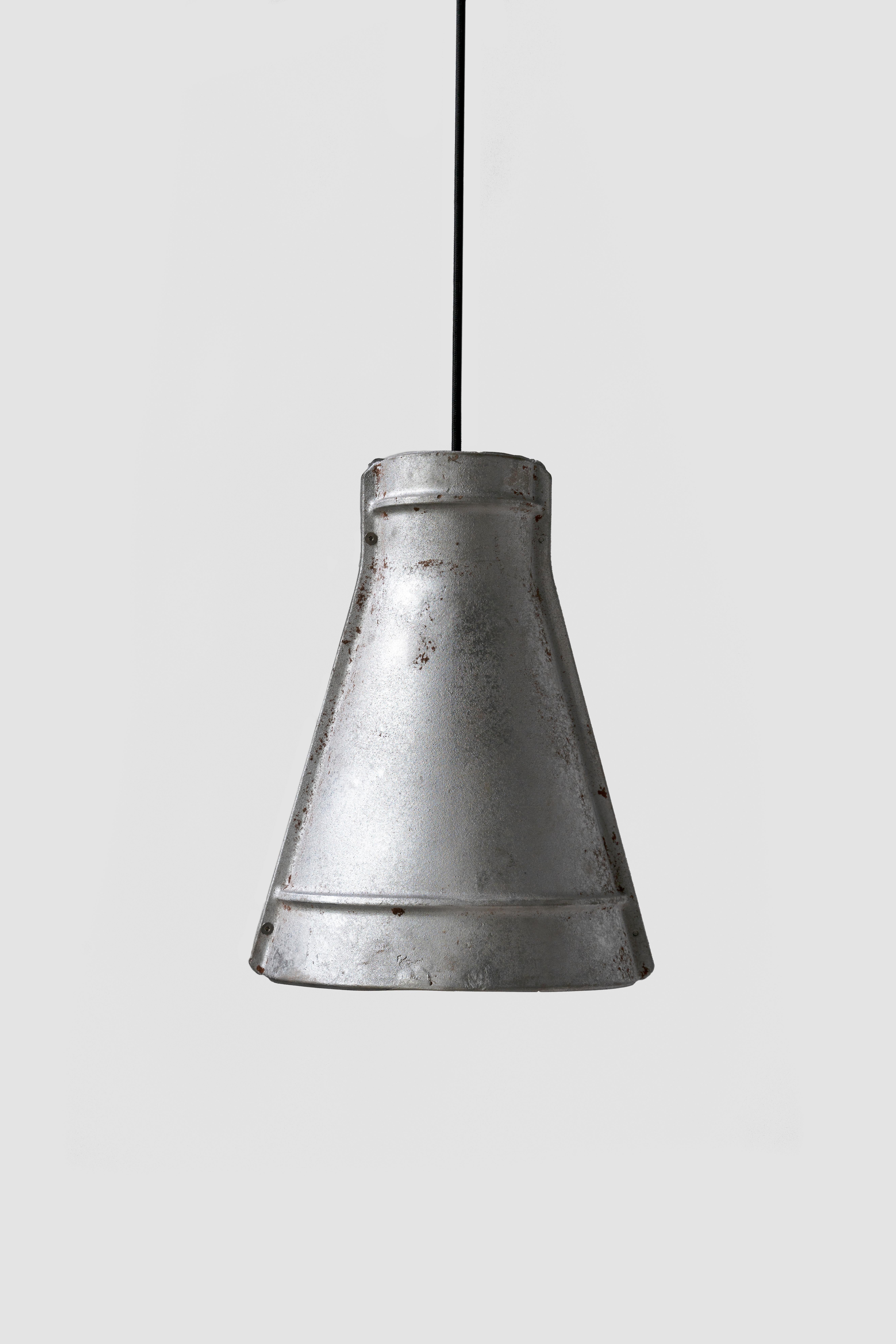 Contemporary Industrial Pendant Lamp 'Zero' in Aluminum 'Medium' For Sale 2