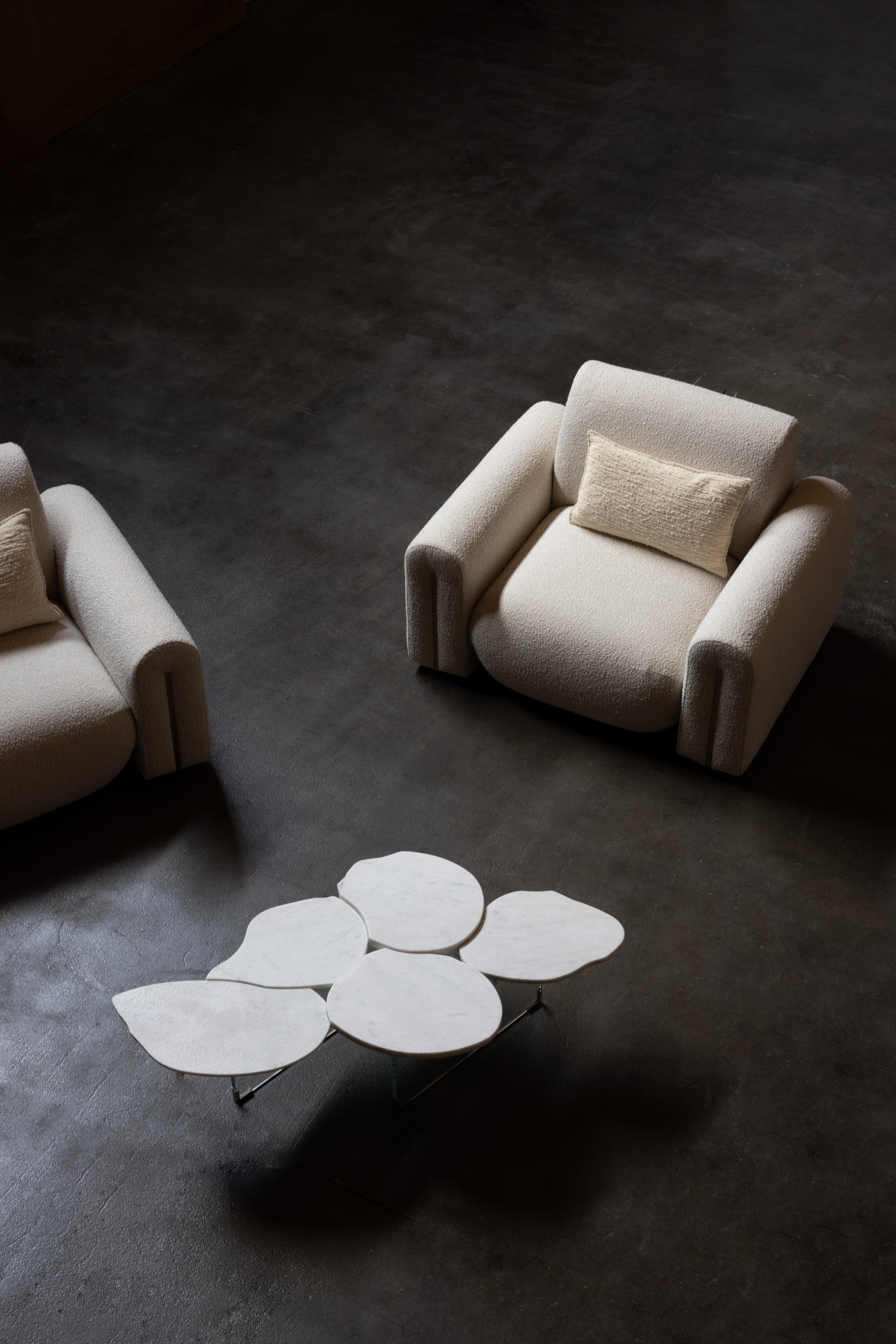 Moderne Table basse contemporaine Infinity en marbre Calacatta fait main par Greenapple en vente