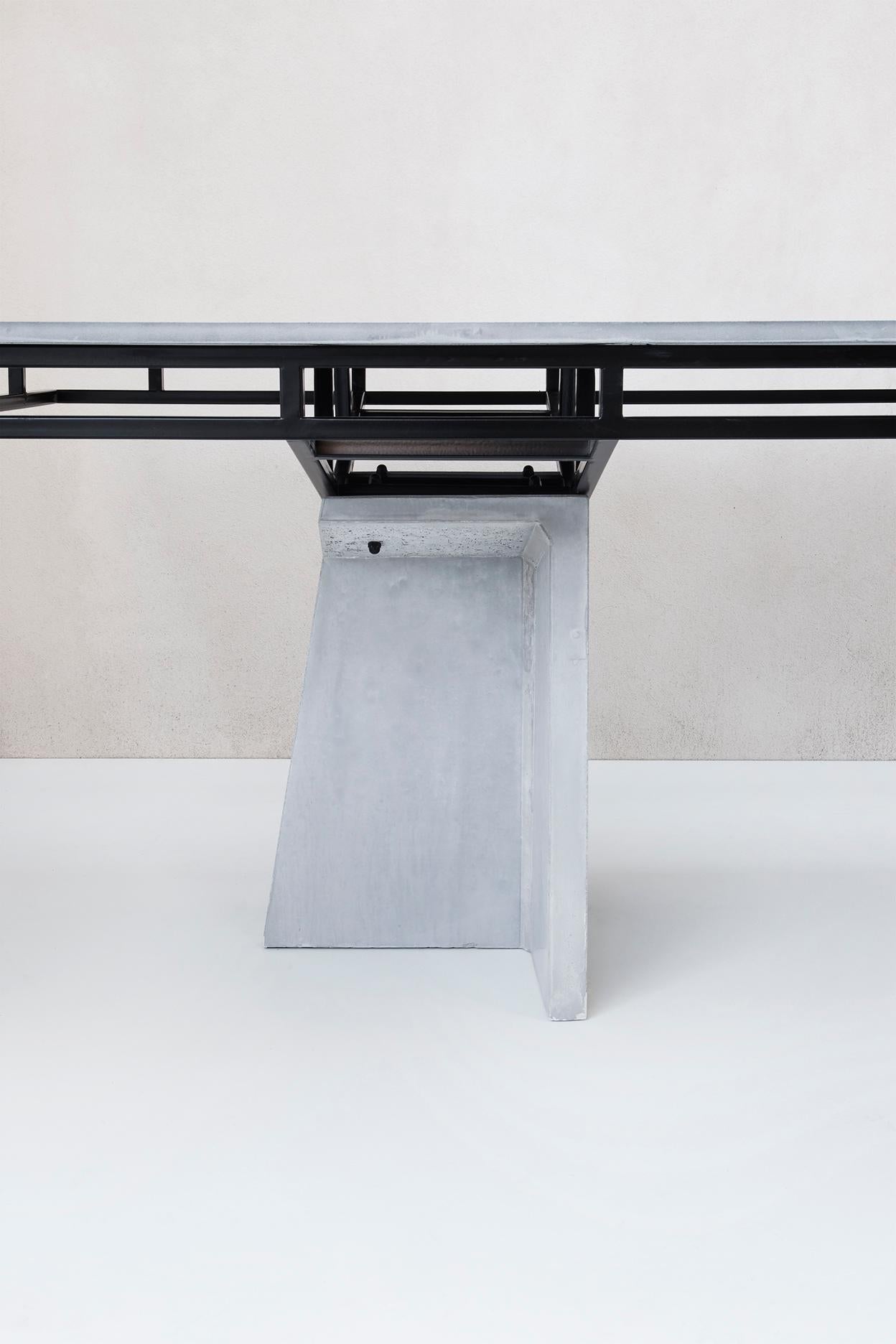 Molded Contemporary Infra-Struttura Table in Concrete and Steel For Sale