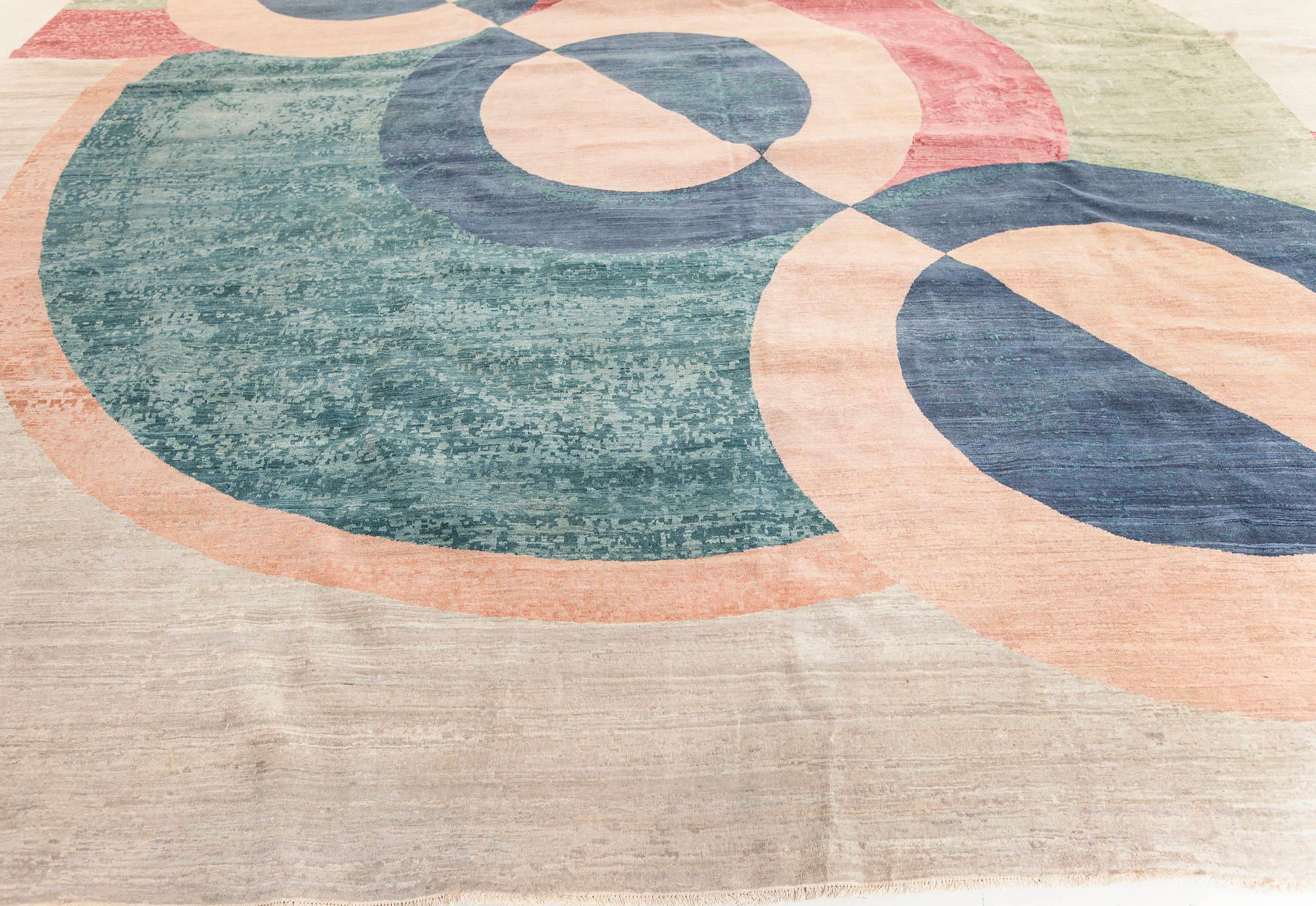 Contemporary Inspired Art Deco Rug von Doris Leslie Blau
Größe: 15'7