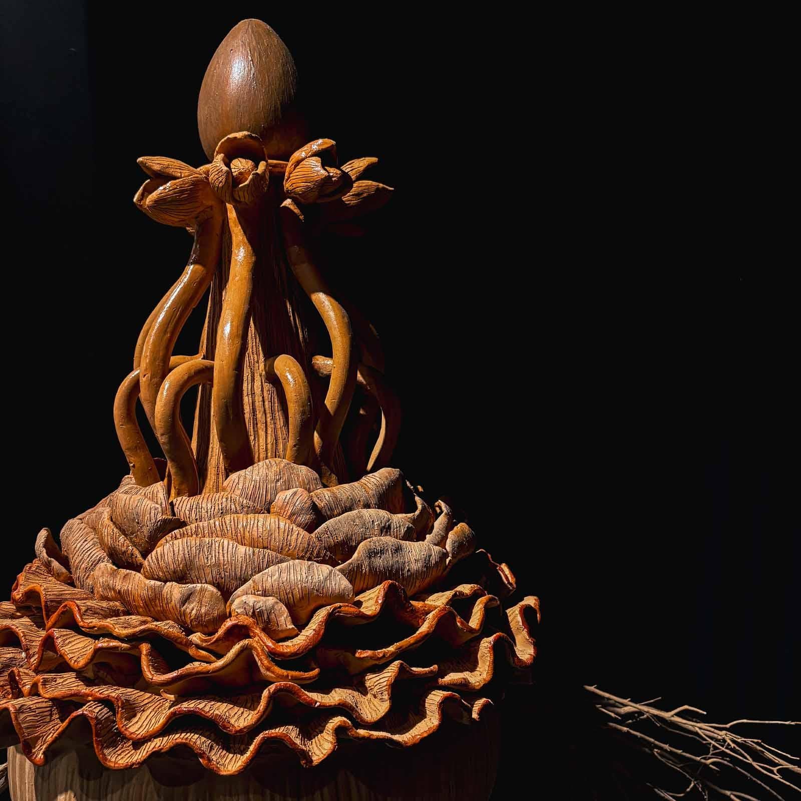Arts and Crafts Totem contemporaneo in ferro, radici e terracotta di Manu Crotti in vendita