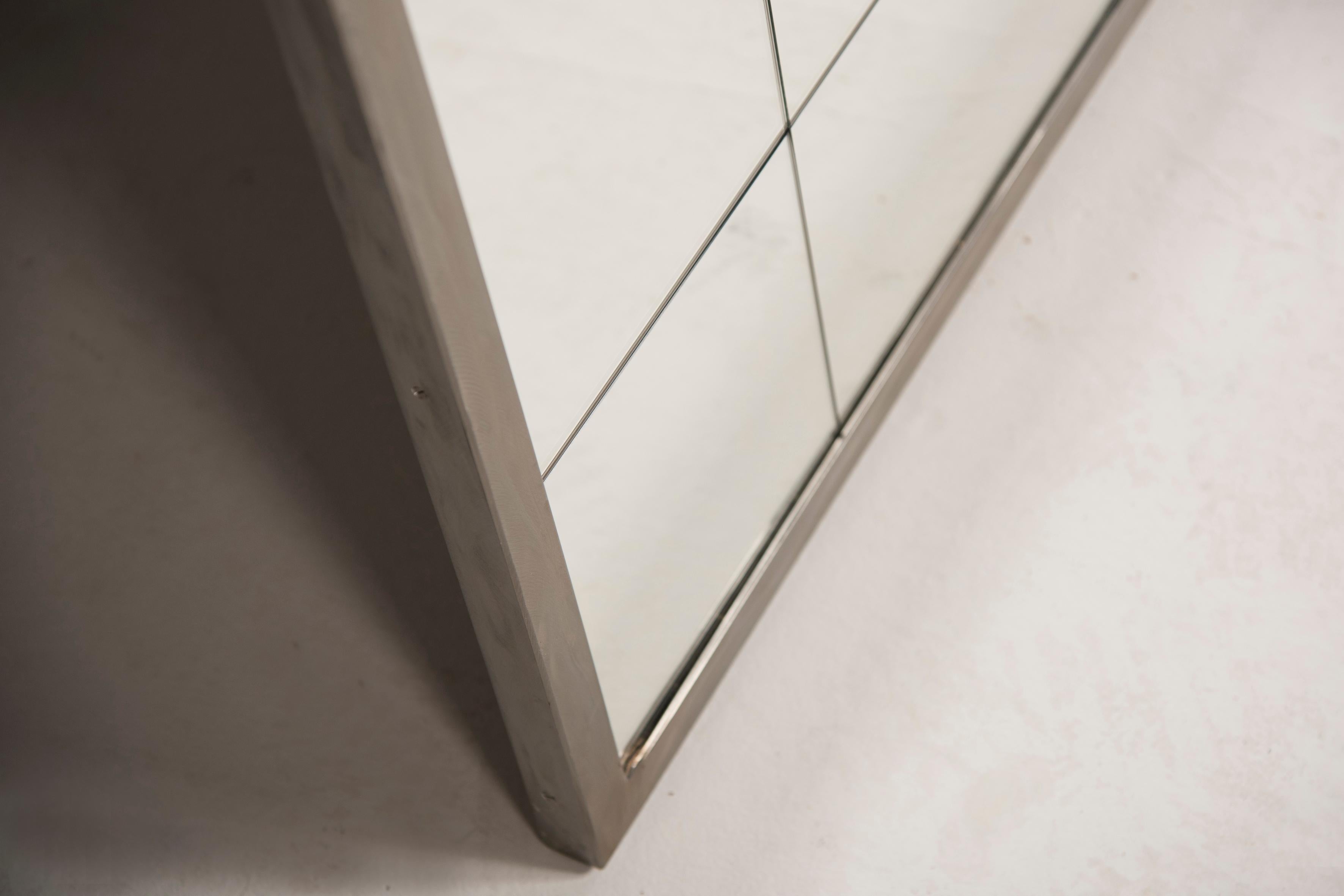 XXIe siècle et contemporain Miroir contemporain à cadre en fer A Silver avec deux appliques en Poliarte en vente