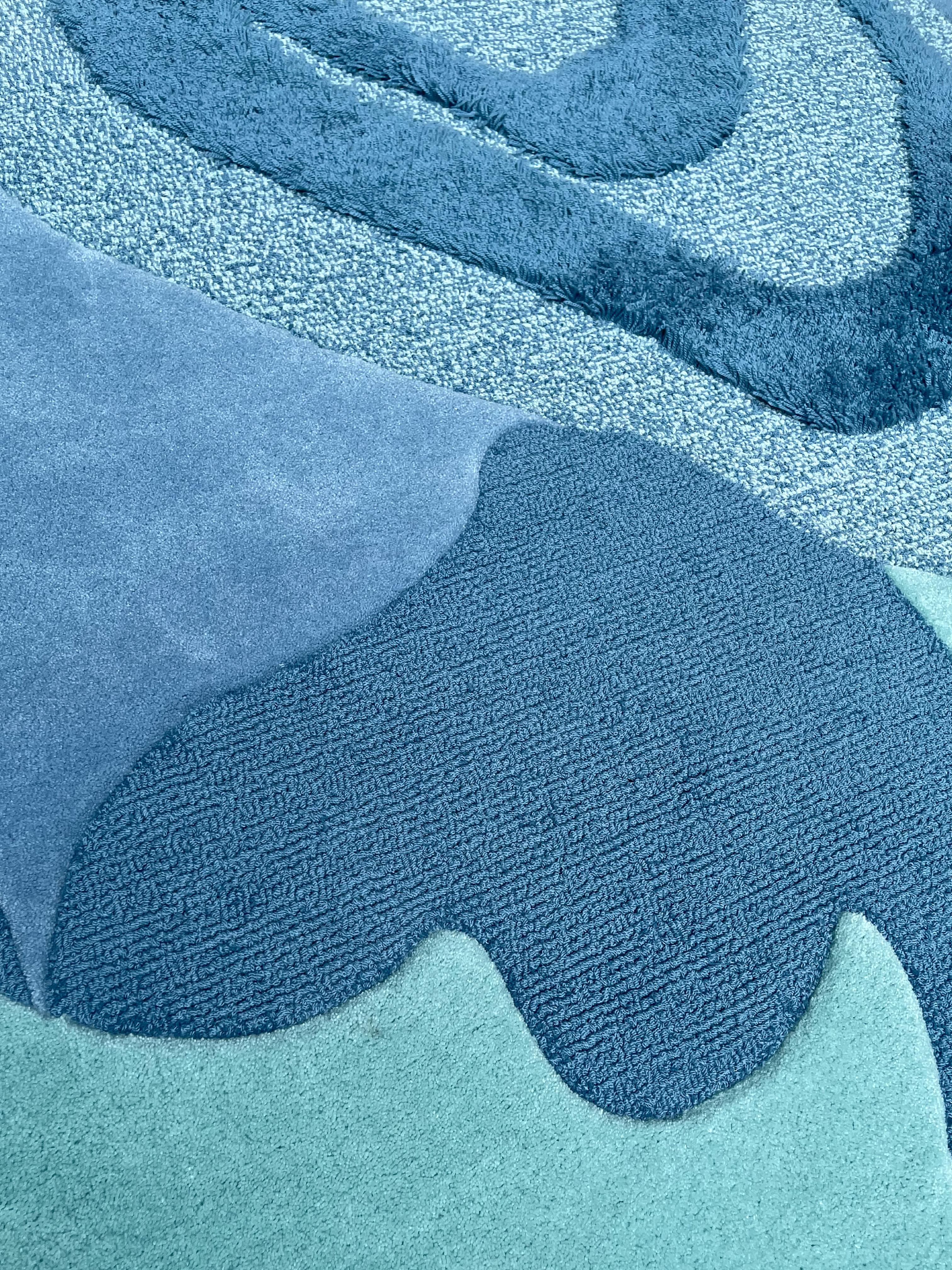 Tapis contemporain bleu en laine touffeté à la main de forme irrégulière par RAG Home en vente 2