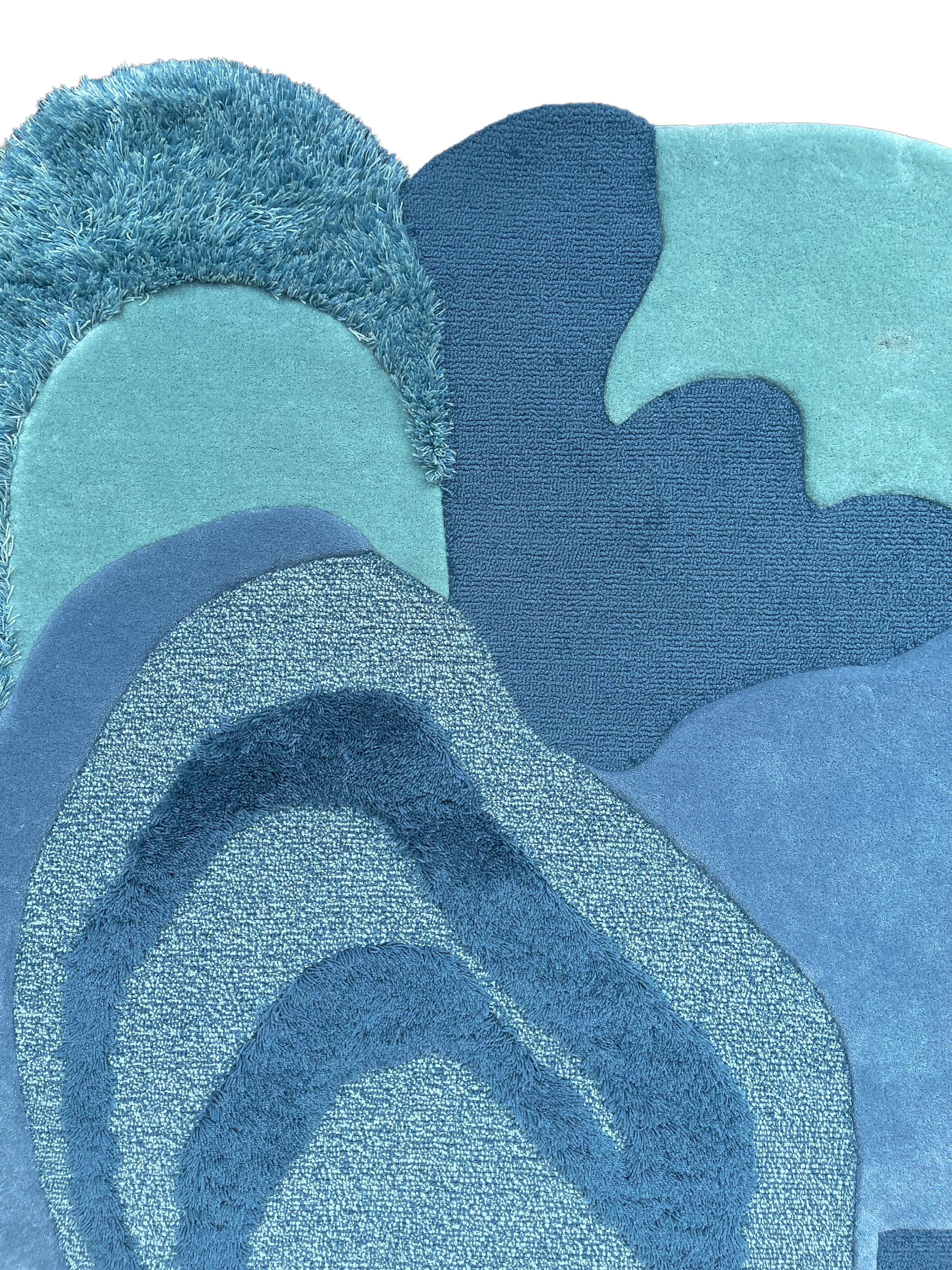 Tapis contemporain bleu en laine touffeté à la main de forme irrégulière par RAG Home en vente 4