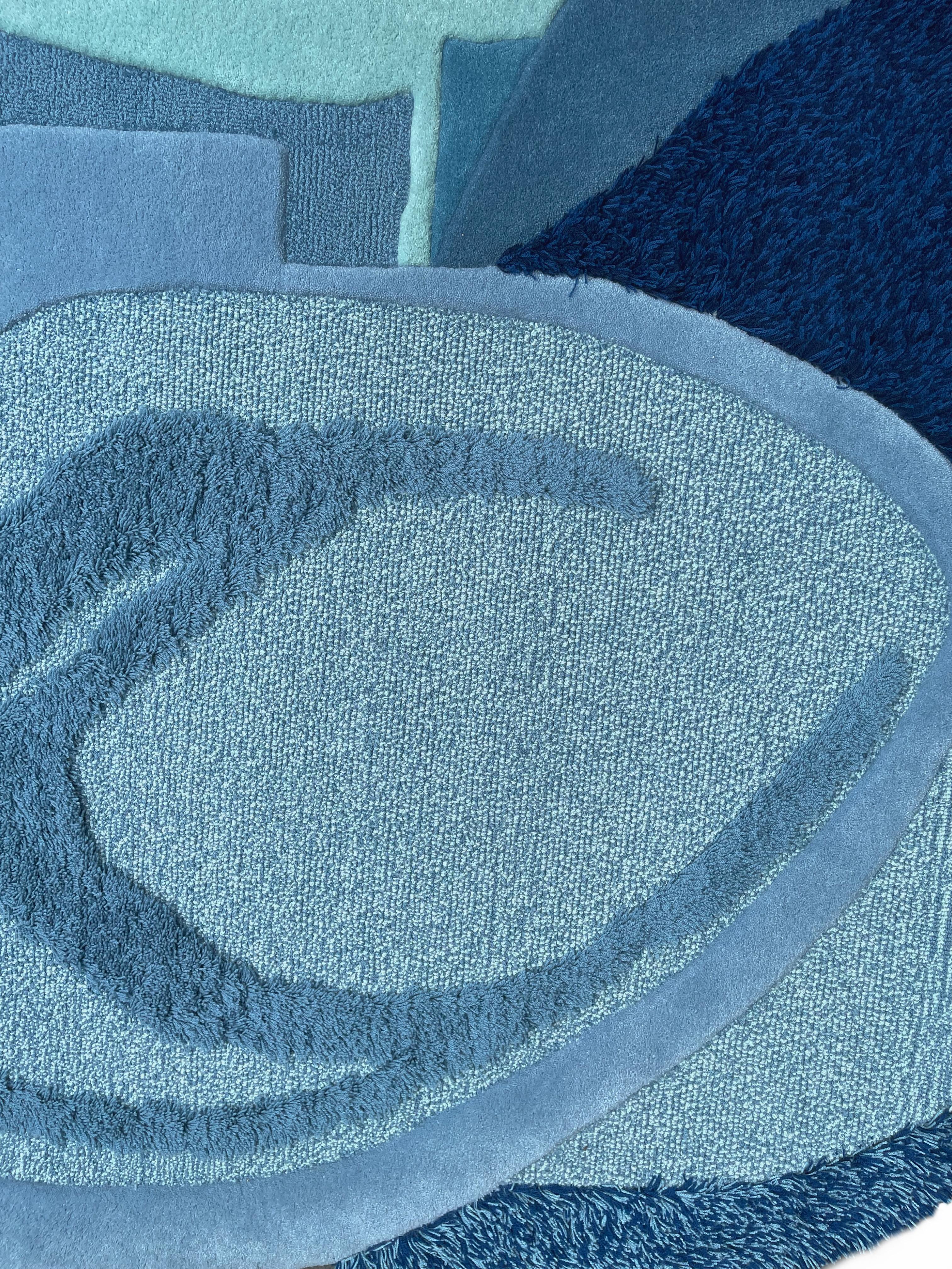 Tapis contemporain bleu en laine touffeté à la main de forme irrégulière par RAG Home en vente 5