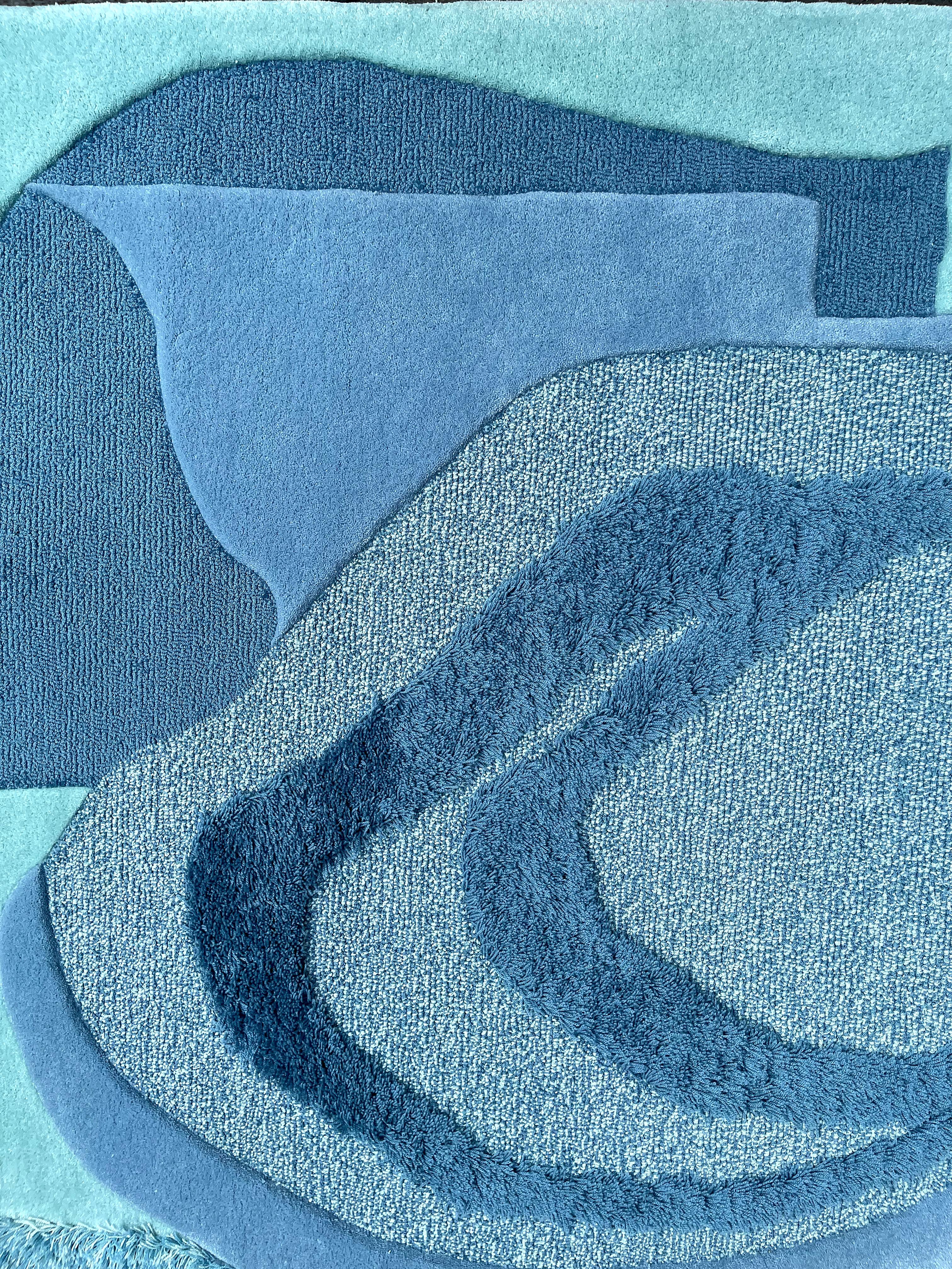 Tapis contemporain bleu en laine touffeté à la main de forme irrégulière par RAG Home en vente 7