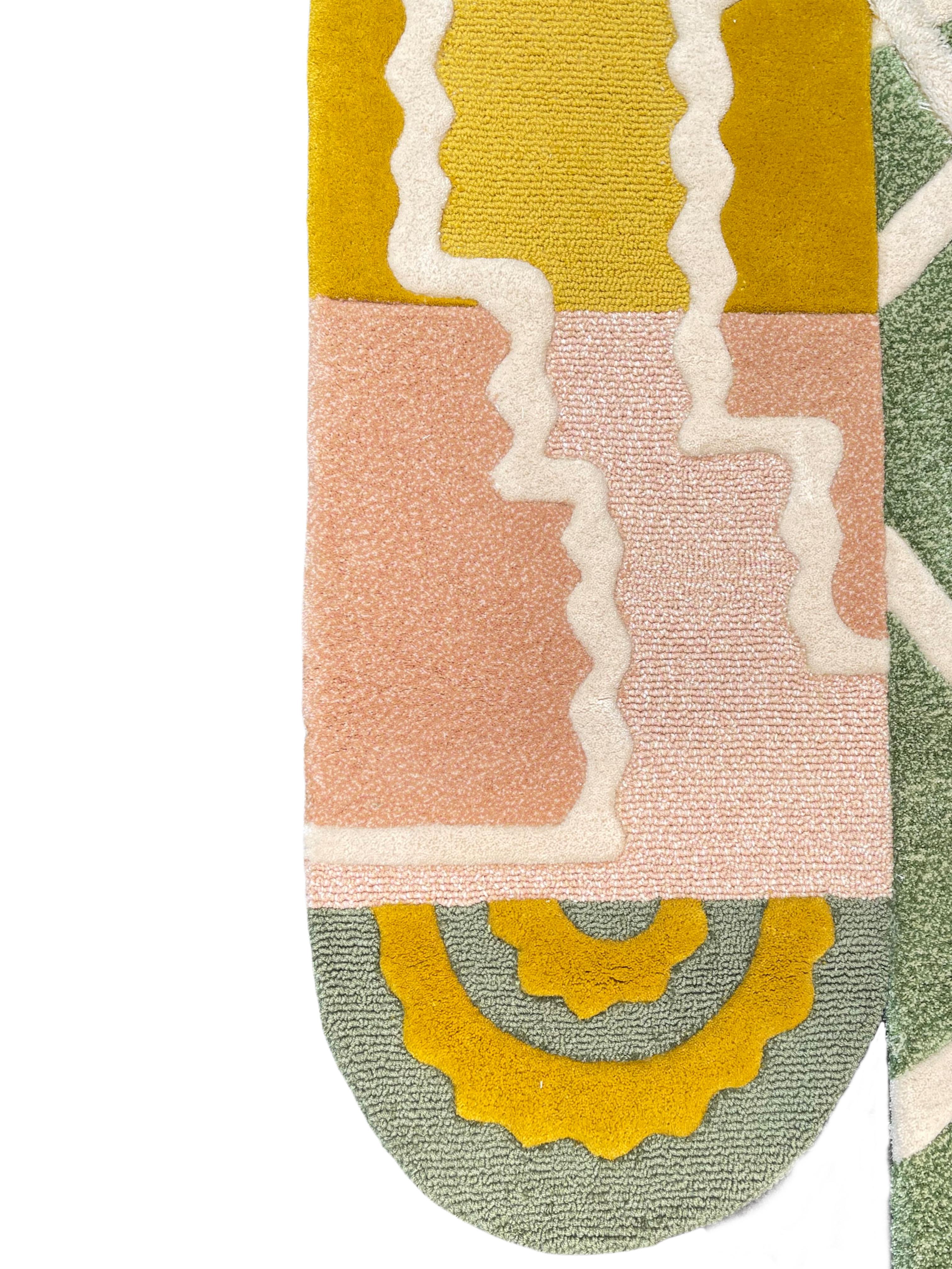 Sculpté à la main Tapis de style moderne de formes irrégulières mélangées à du jaune pastel vert pêche beige en vente