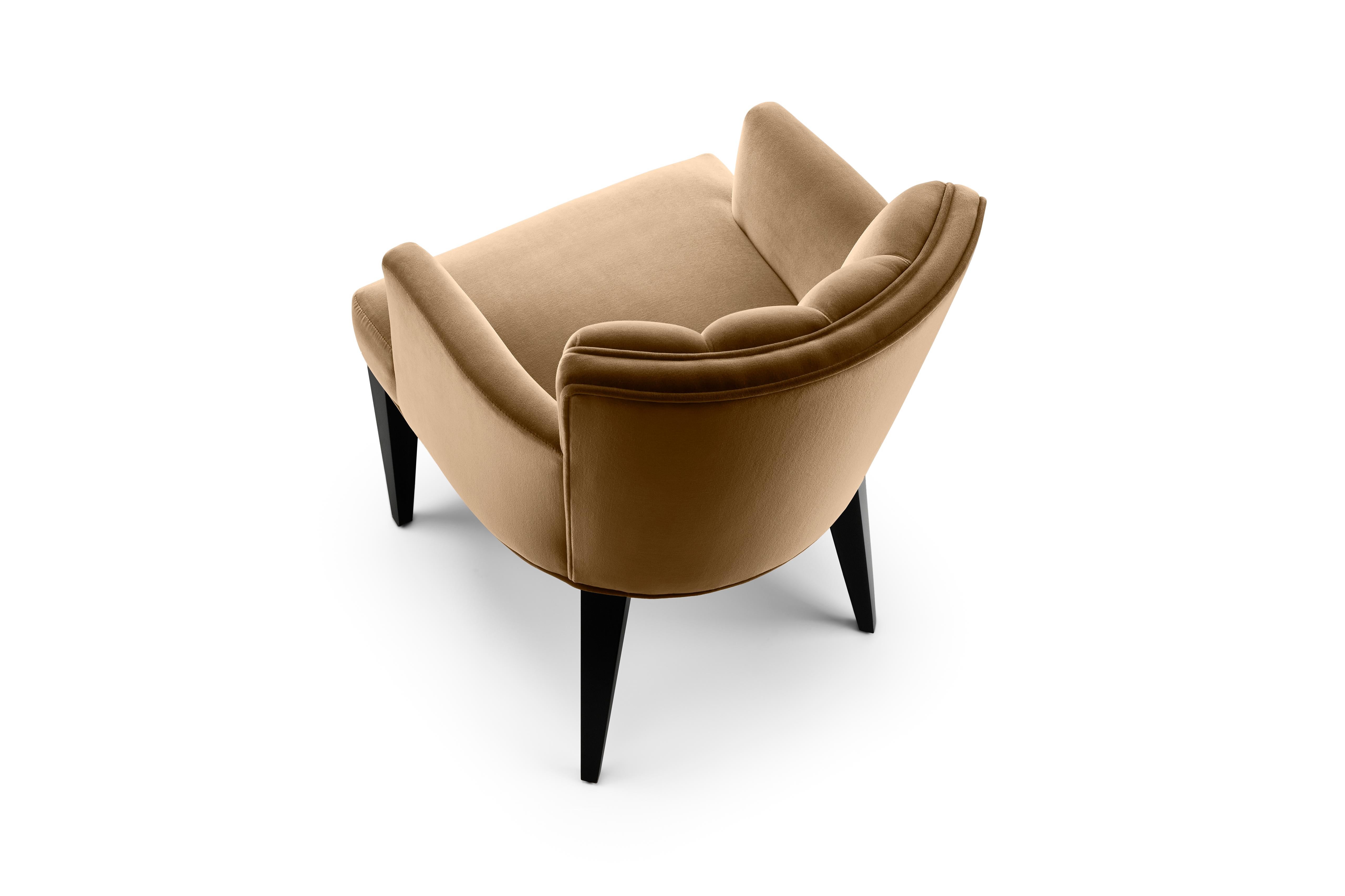 Moderne Chaise Carver contemporaine Isabella en velours de coton moka avec pieds en noyer noir en vente