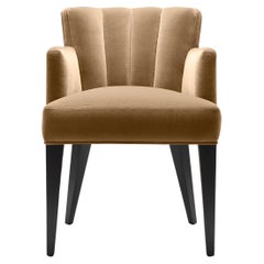 Chaise Carver contemporaine Isabella en velours de coton moka avec pieds en noyer noir