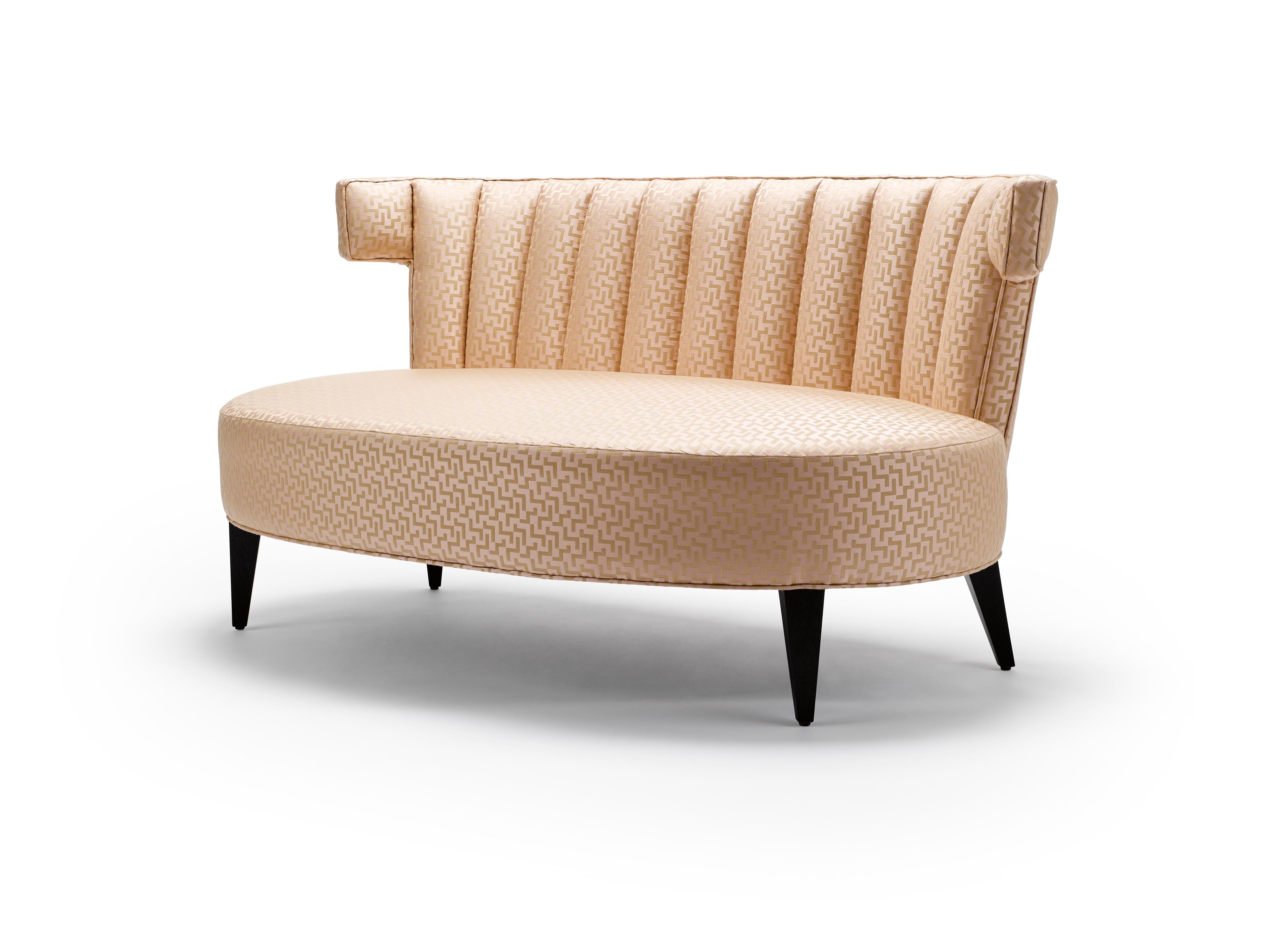 Contemporary Isabella Sofa aus Designers Guild Kingfisher Samt mit Beinen aus Walnussholz im Angebot 2