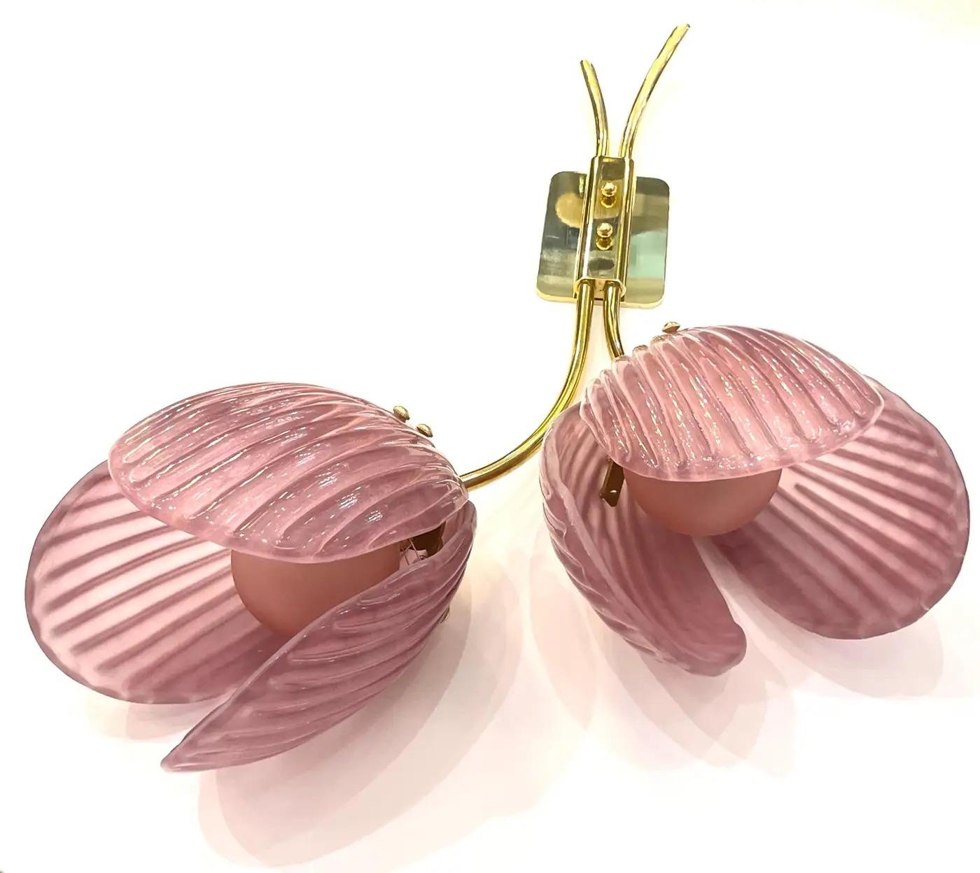 Lámpara italiana contemporánea de 2 brazos de cristal de Murano rosa Flor de tulipán Latón dorado en venta 8