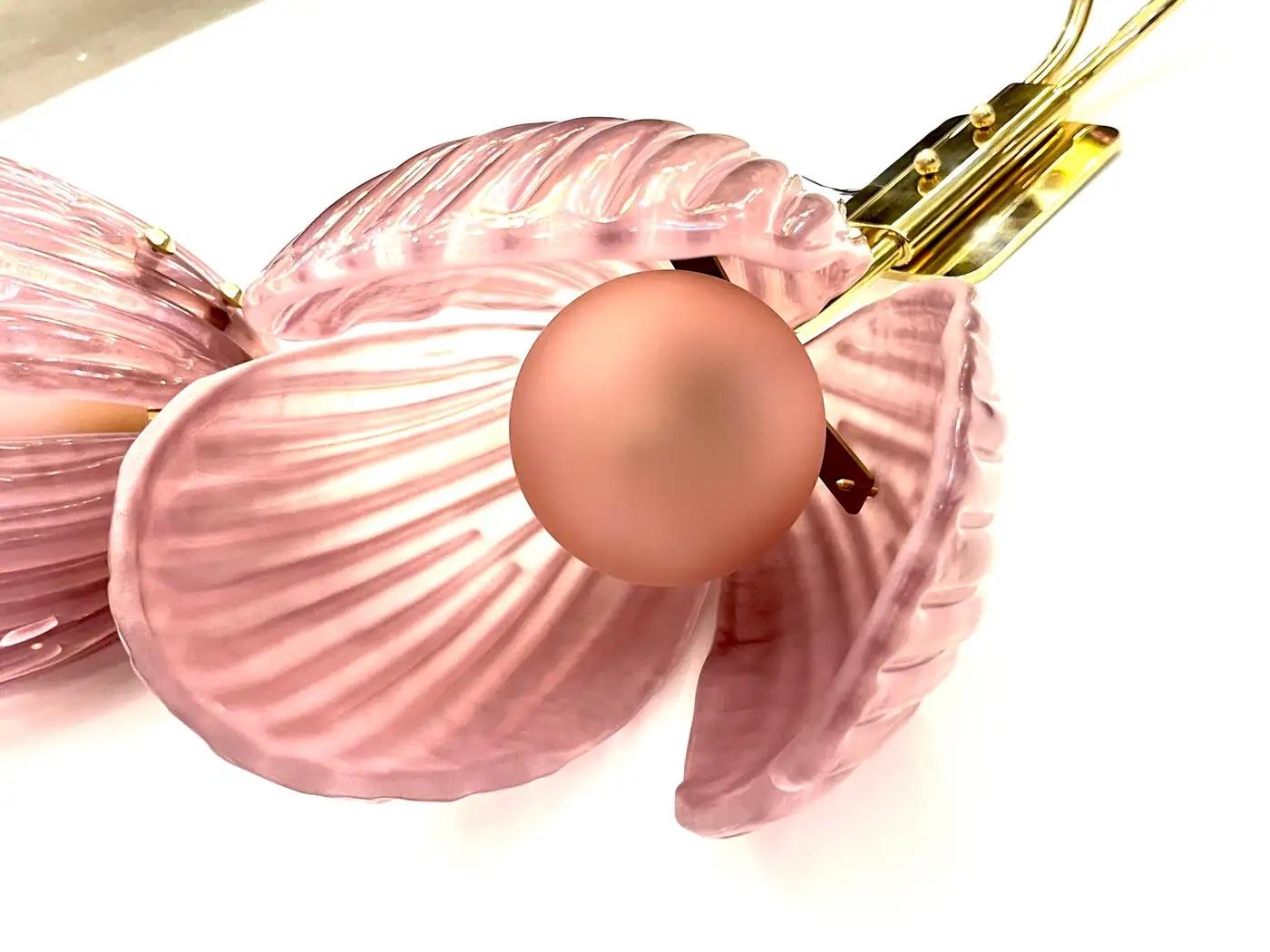 Lámpara italiana contemporánea de 2 brazos de cristal de Murano rosa Flor de tulipán Latón dorado Italiano en venta