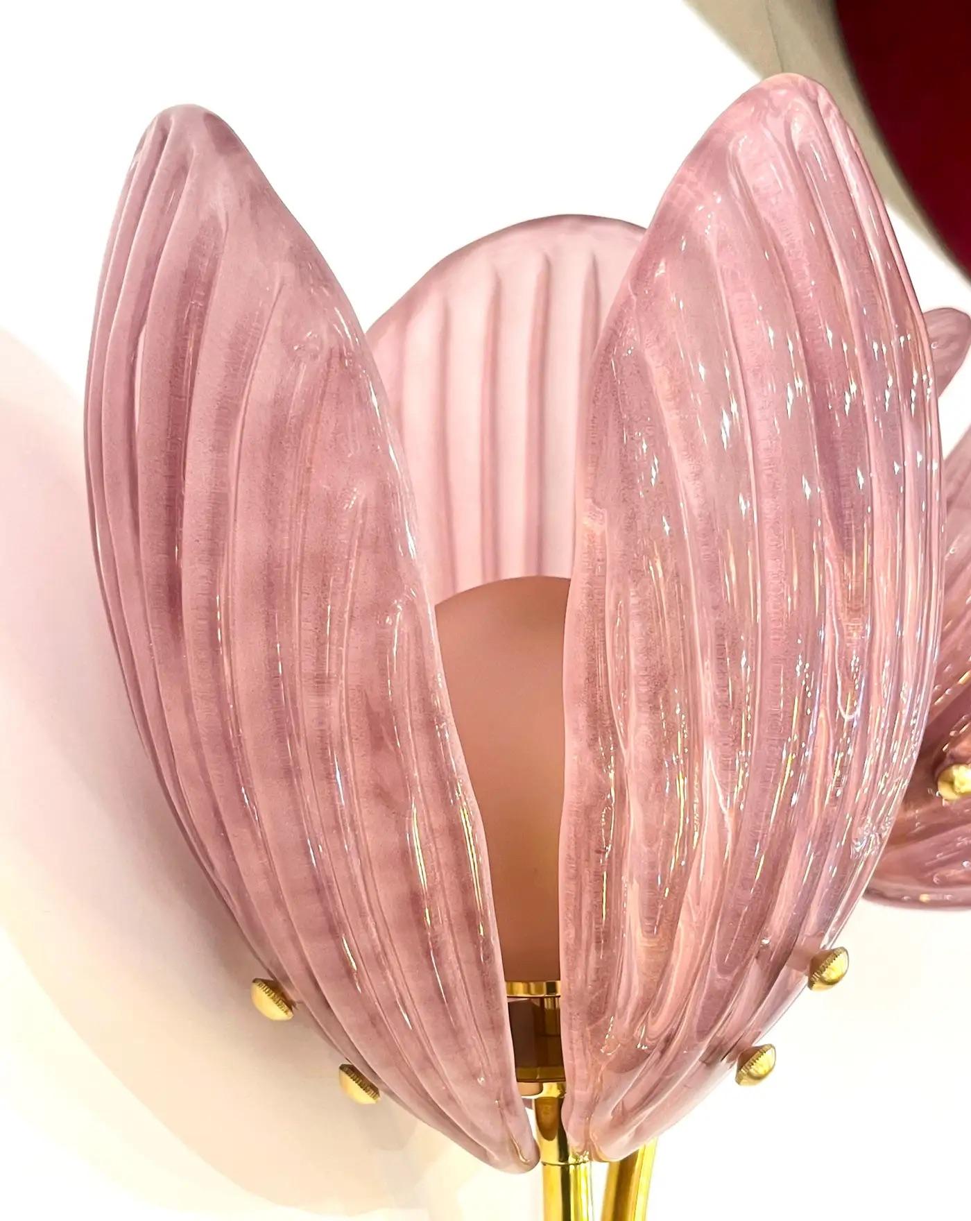 Lámpara italiana contemporánea de 2 brazos de cristal de Murano rosa Flor de tulipán Latón dorado Metal en venta