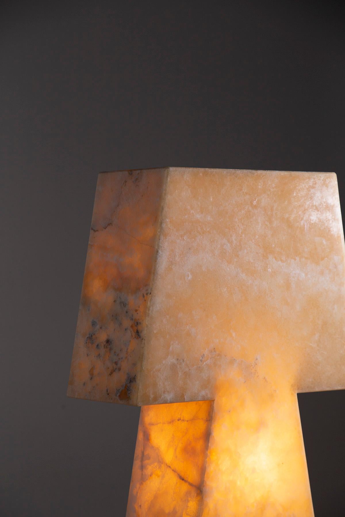 Métal Lampe de table contemporaine en onyx d'Italie en vente