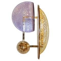 Applique italienne contemporaine en laiton doré post-moderne en verre de Murano améthyste ambrée
