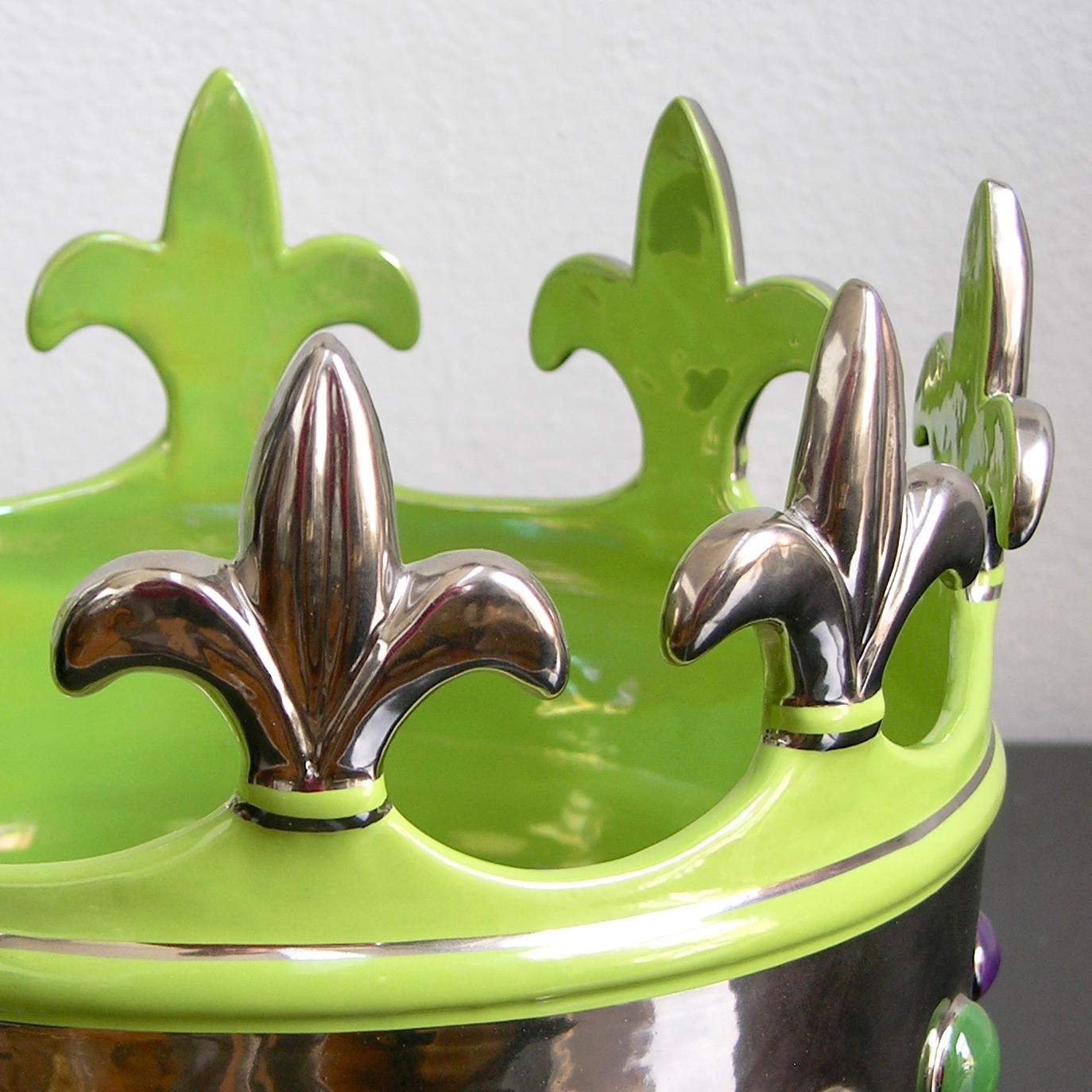 Contemporary handmade Italian post-modern Work of Art in the shape of a Fleur de Lys crown in majolica, exclusive design by Ceramica Gatti, a long tradition studio and famous designer Ettore Sottsass' favorite. Hand enameled in lime green and hand