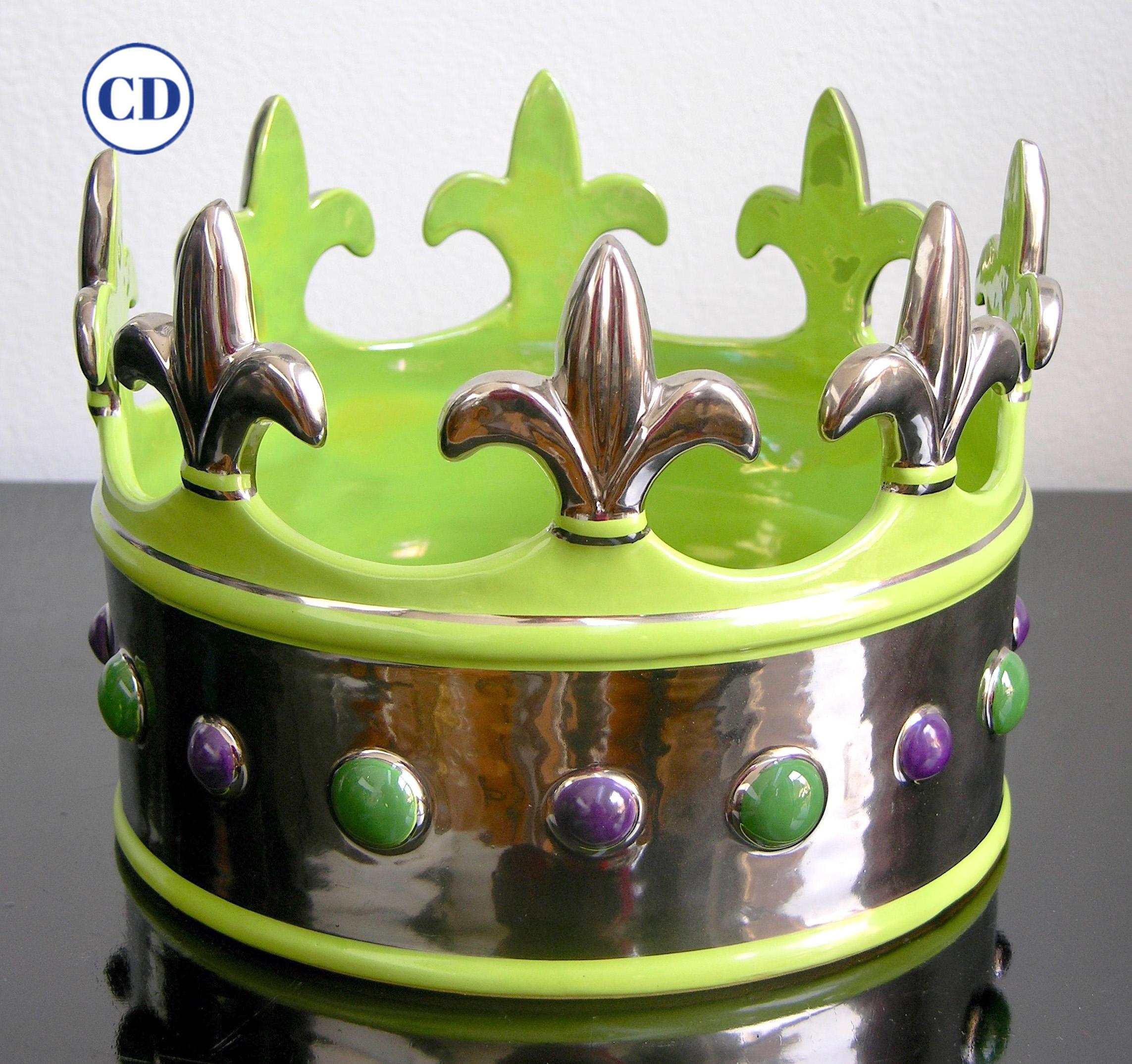 Émail  Contemporary Italian Apple Jade Green Majolica Crown Bowl with Platinum Accents (bol à couronne en majolique vert pomme et jade avec accents en platine) en vente