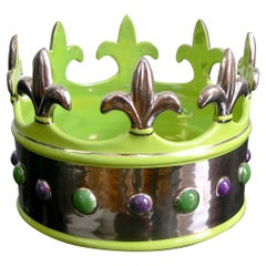 Contemporary Italian Apple Jade Green Majolica Crown Bowl mit Platin-Akzenten