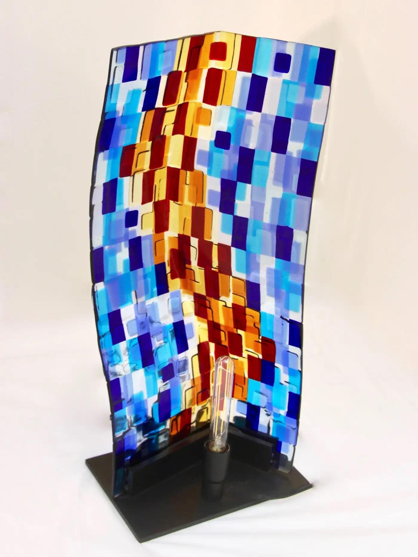 Zeitgenössische italienische Aqua Blau Rot Gelb Murano Glas Mosaik Skulptur Lampe im Angebot 1