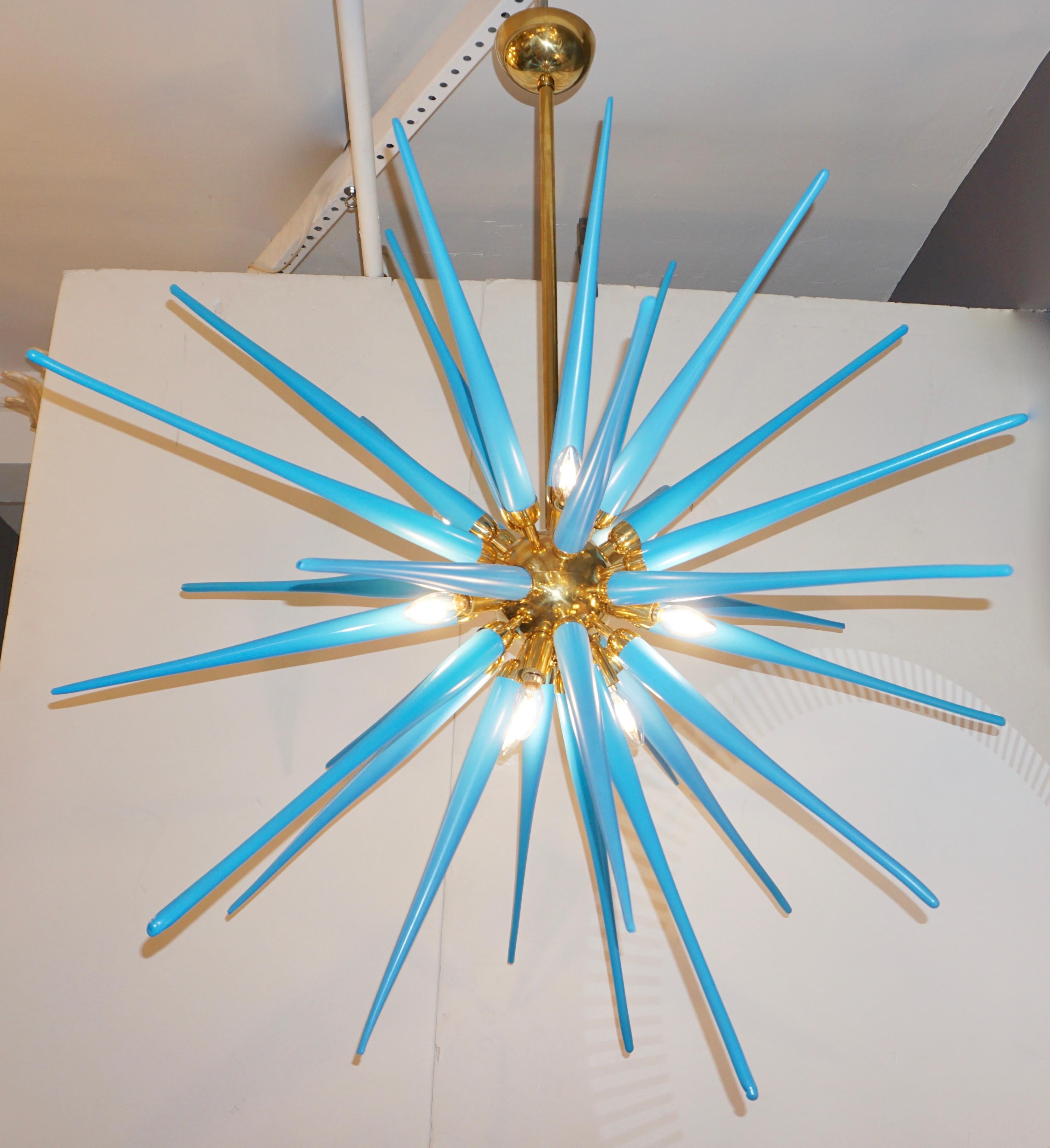 Contemporaneo italiano in pasta di vetro di Murano blu acquamarina Sputnik moderno in ottone in vendita 3