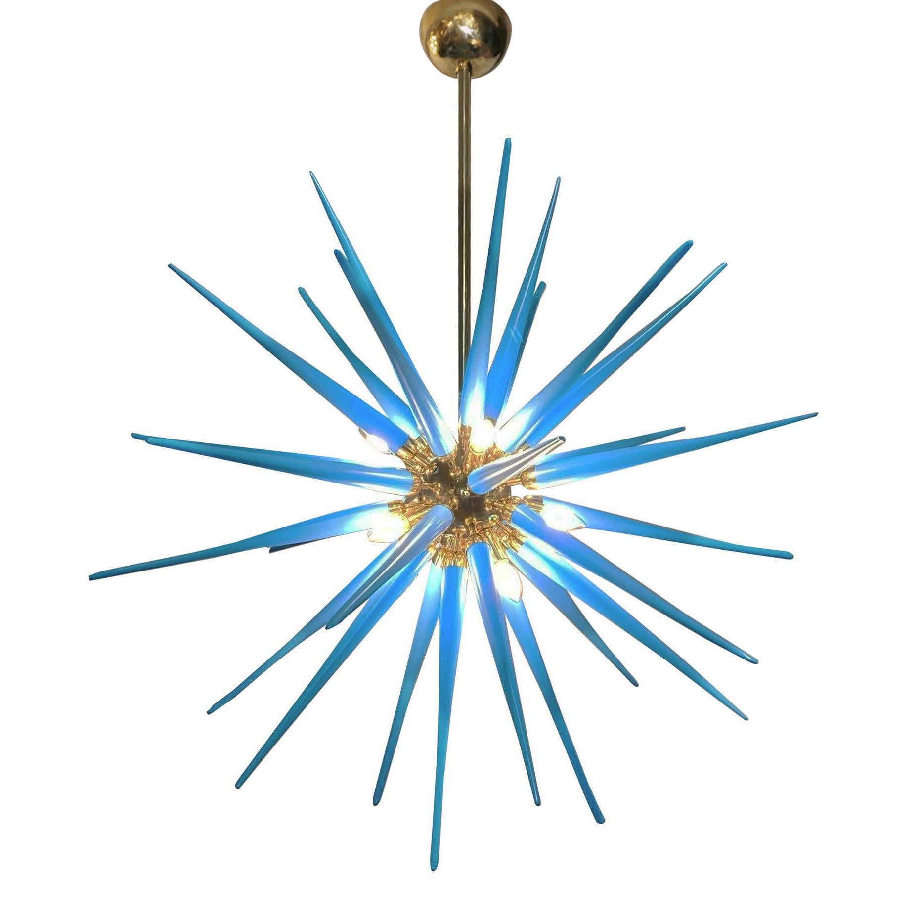 Fatto a mano Contemporaneo italiano in pasta di vetro di Murano blu acquamarina Sputnik moderno in ottone in vendita