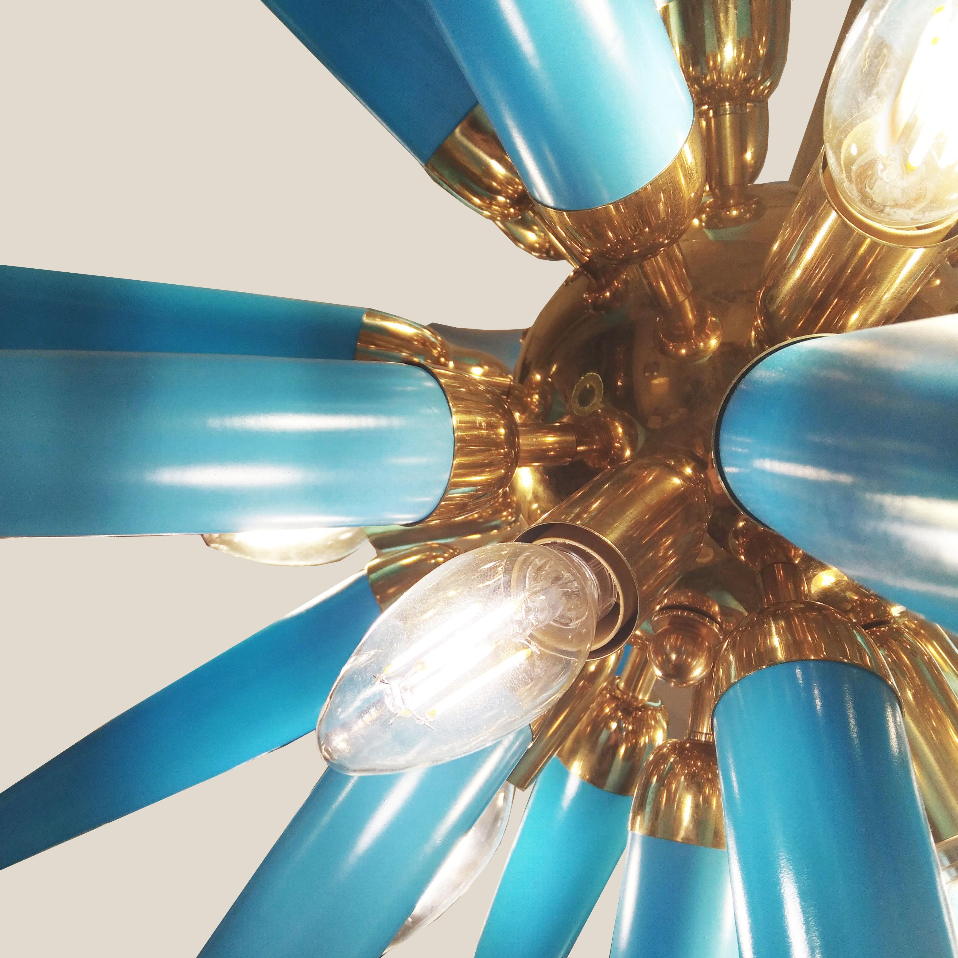 Vetro artistico Contemporaneo italiano in pasta di vetro di Murano blu acquamarina Sputnik moderno in ottone in vendita