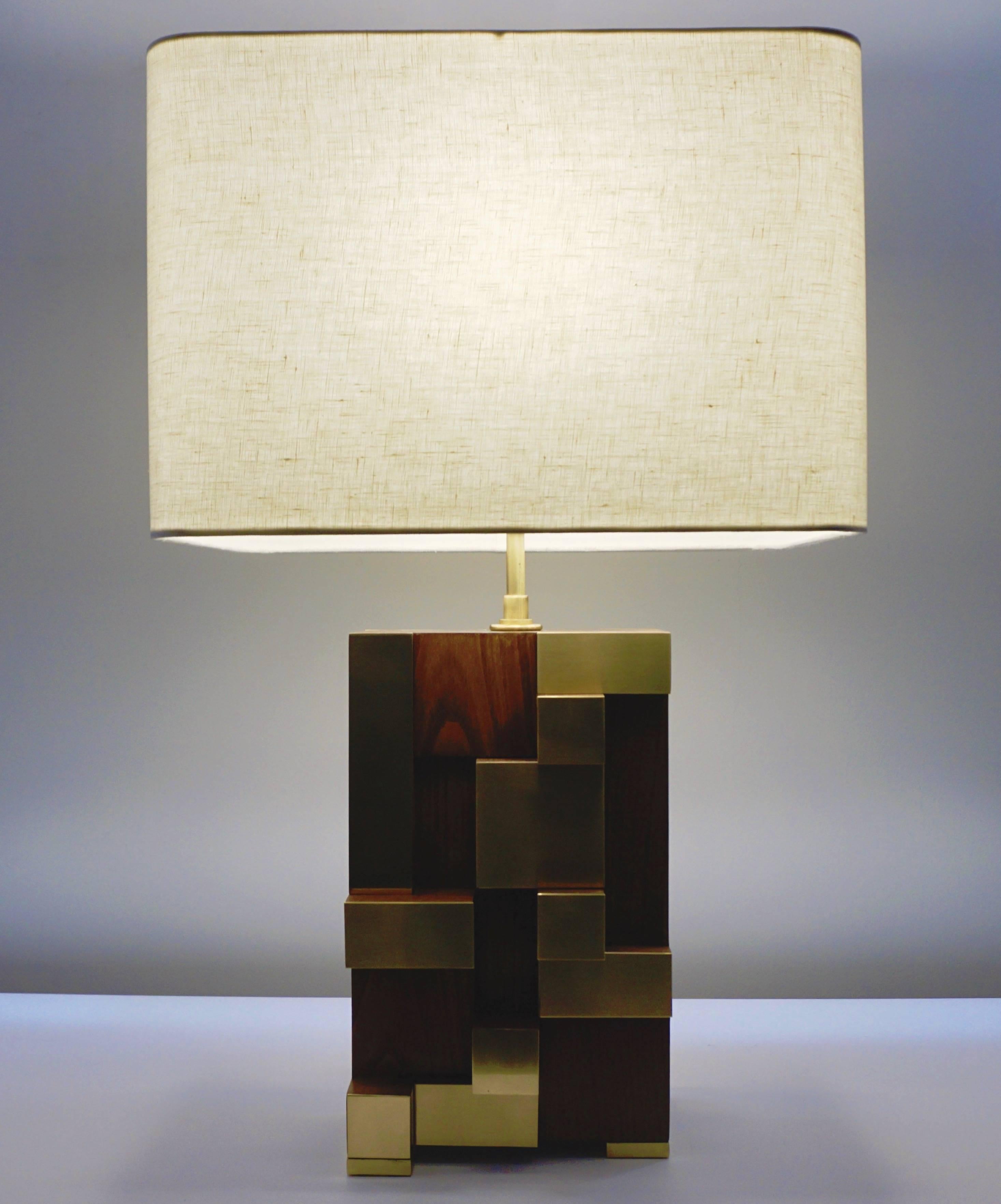Contemporary Italian Architectural Pair of Stepped Wood and Brass Urban Lamps For Sale 4