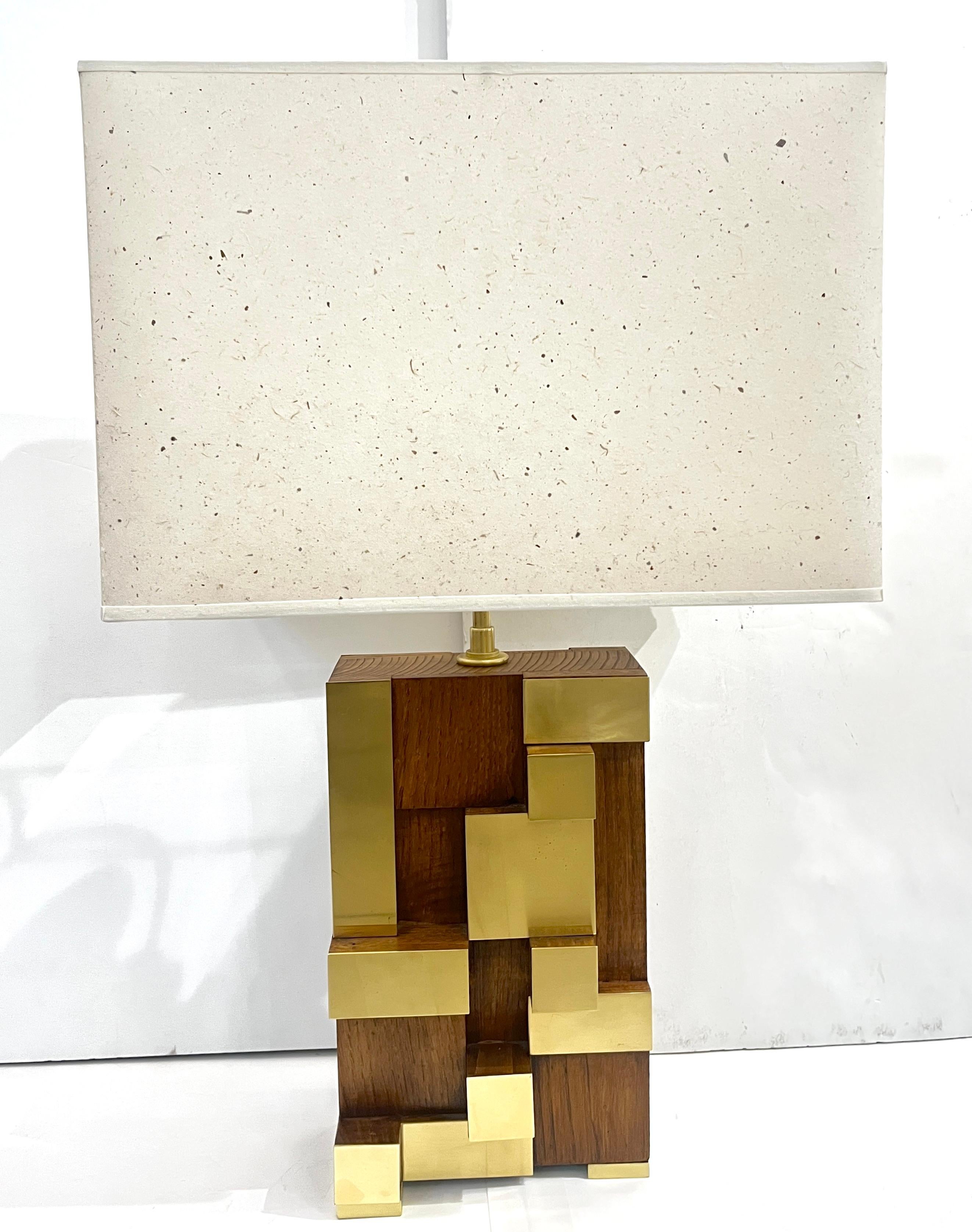 Pareja de Lámparas Urbanas Contemporáneas de Arquitectura Italiana de Madera Escalonada y Latón en venta 3